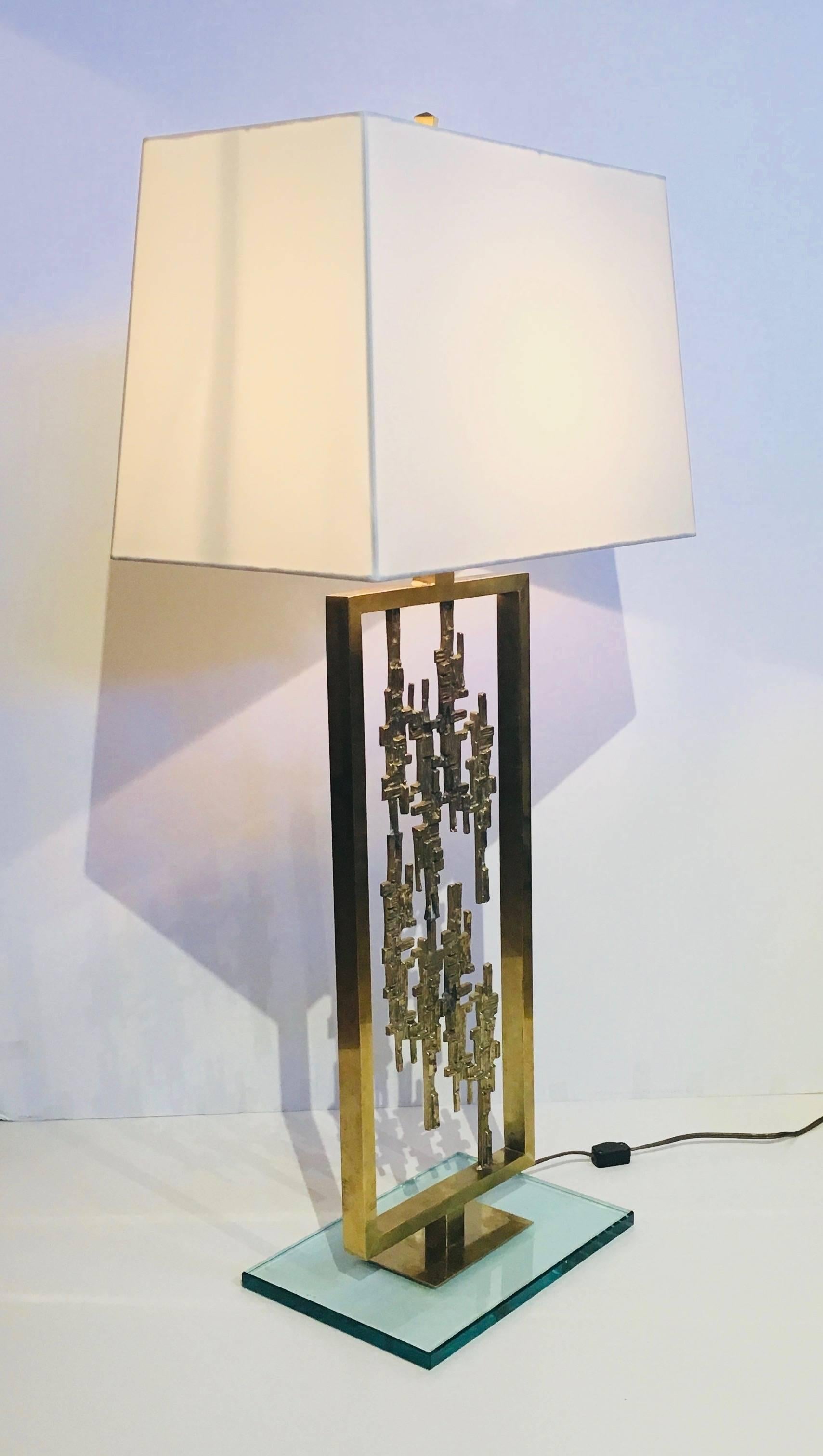Pair of Mid-Century Modern Brass and Glass Brutalist Table Lamps, circa 1960s In Excellent Condition In Stamford, CT
