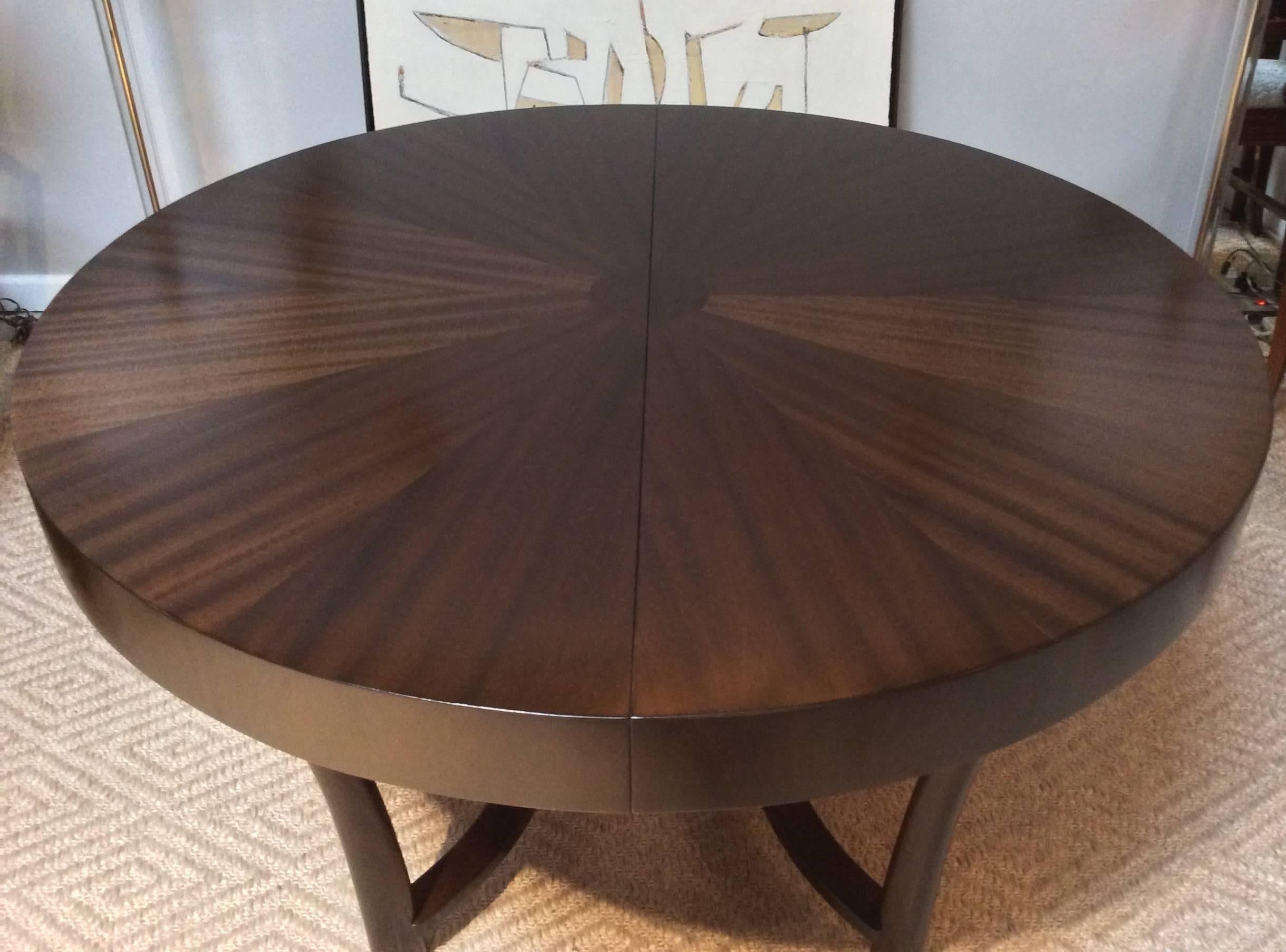 Round Widdicomb Walnut Extension Table, Designed by Robsjohn-Gibbings In Excellent Condition In Stamford, CT