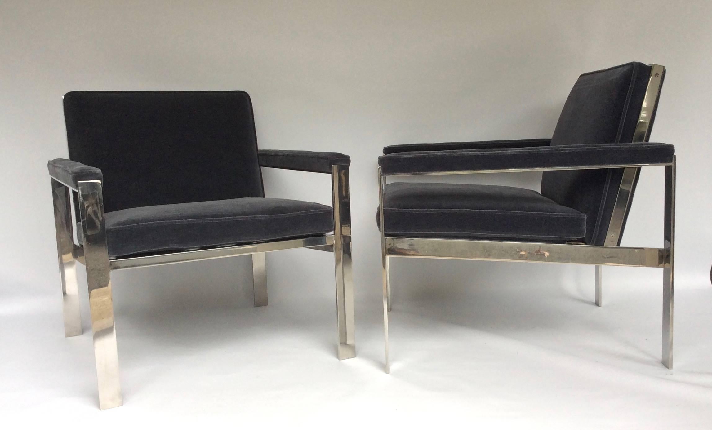 1970s Knoll/ Milo Baughman Pair of Chrome and Mohair Lounge Chairs In Good Condition For Sale In Stamford, CT