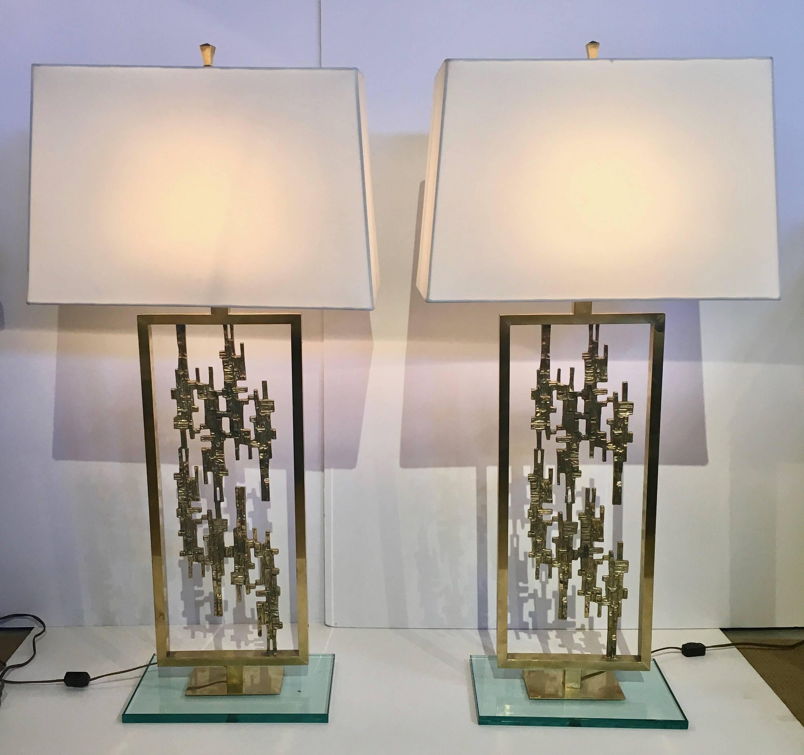 Pair of Mid-Century Modern Brass and Glass Brutalist Table Lamps, circa 1960s 3
