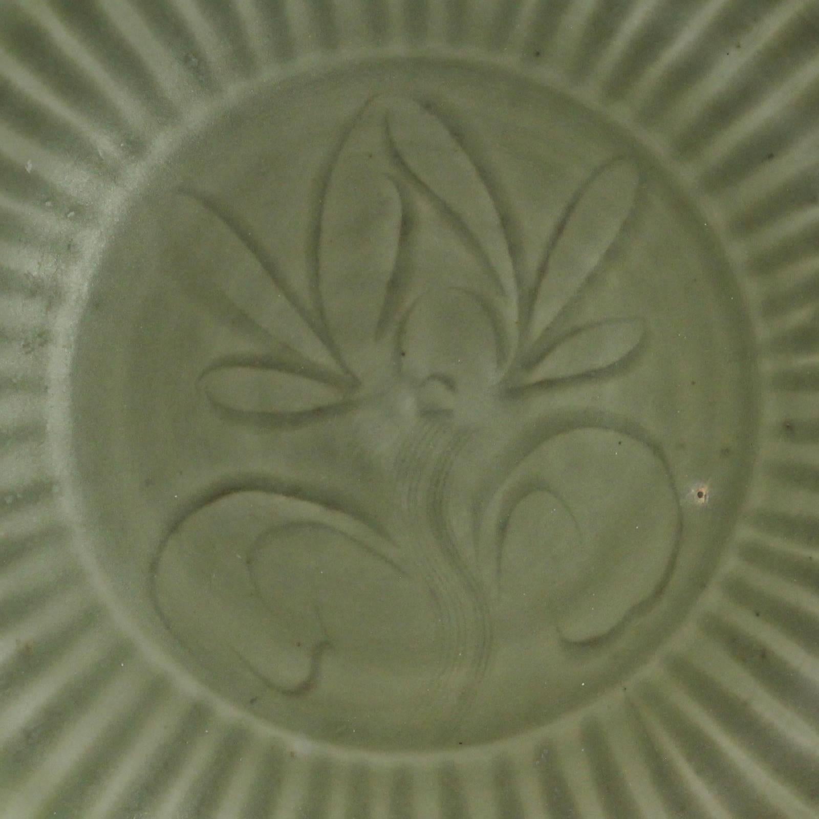 14th Century Chinese Yuan Dynasty Longquan Celadon Charger In Good Condition For Sale In Brisbane, Queensland
