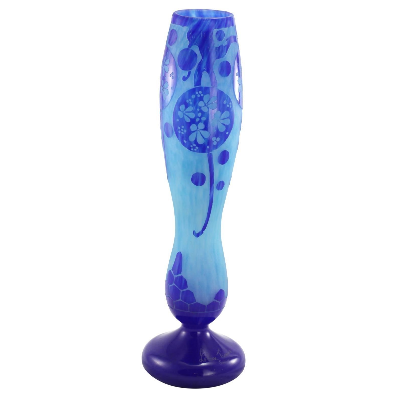 Early 20th century Art Deco French cameo glass vase by Charles Schneider. Apart of the Le Verre Francais range released by Schneider glass in the 1920s, this piece has been completed in the 'Azurette' pattern with contrasting royal and aqua colored