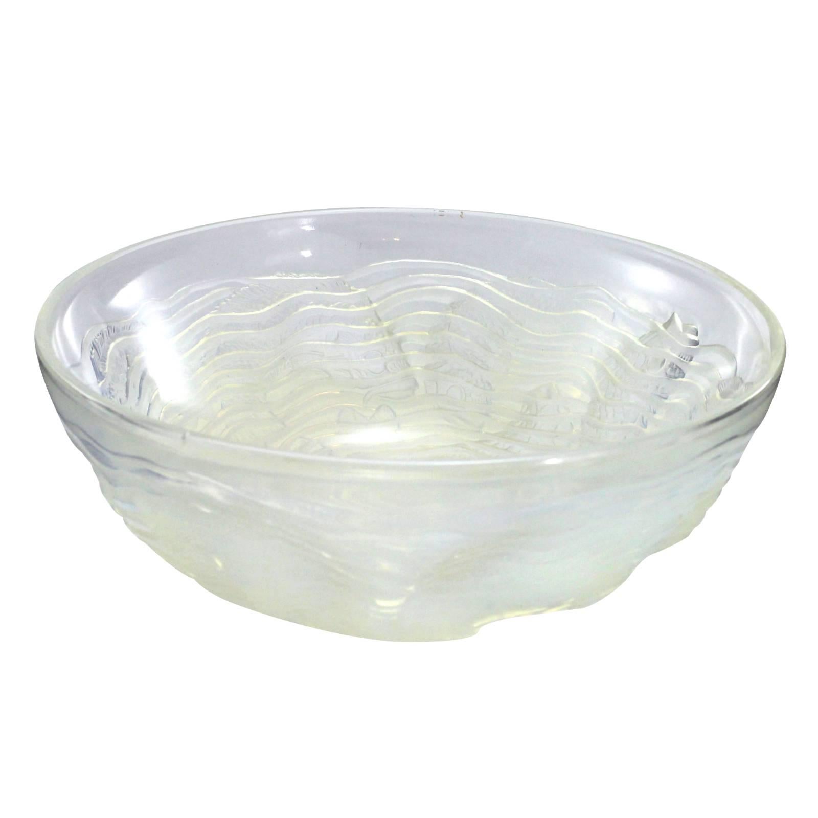 Early 20th Century Art Deco Opalescent Glass 'Dauphin' Bowl by René Lalique For Sale 2