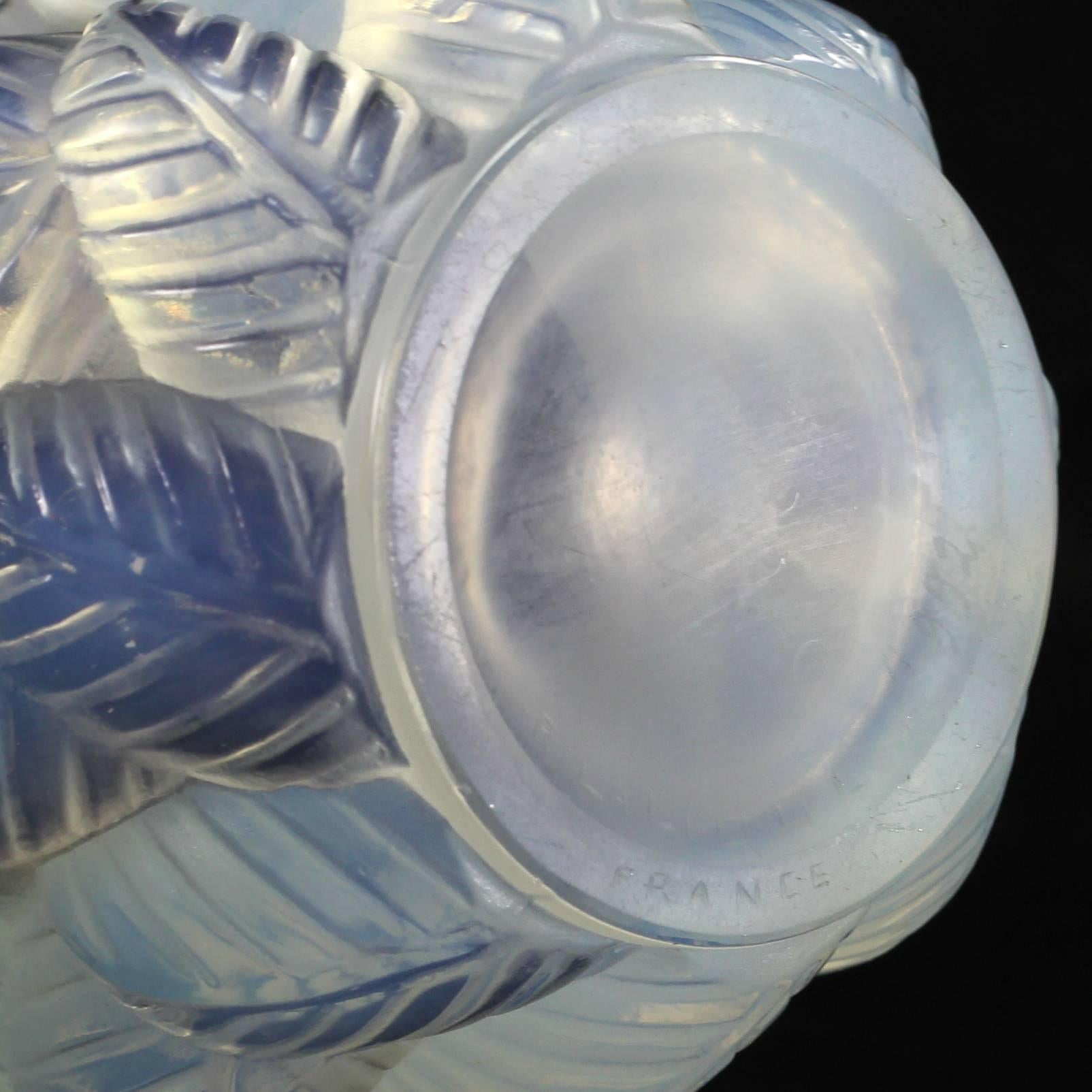French Early 20th Century Art Deco 'Moissac' Opalescent Glass Vase by René Lalique For Sale