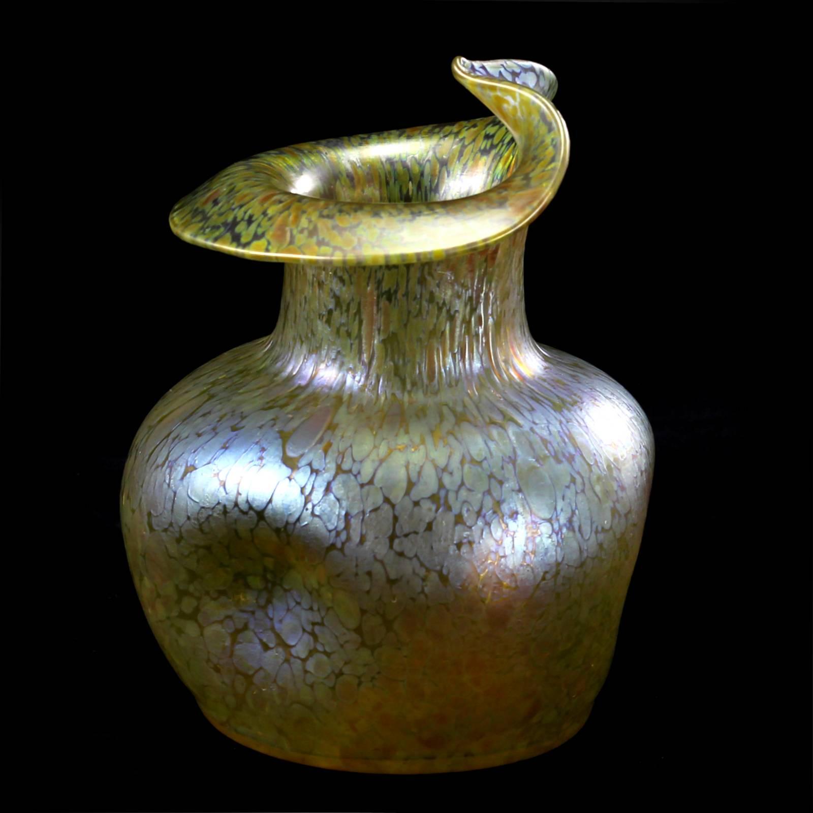 Late 19th Century Art Nouveau Bohemian Glass 'Papillon' Vase by Loetz For Sale 3