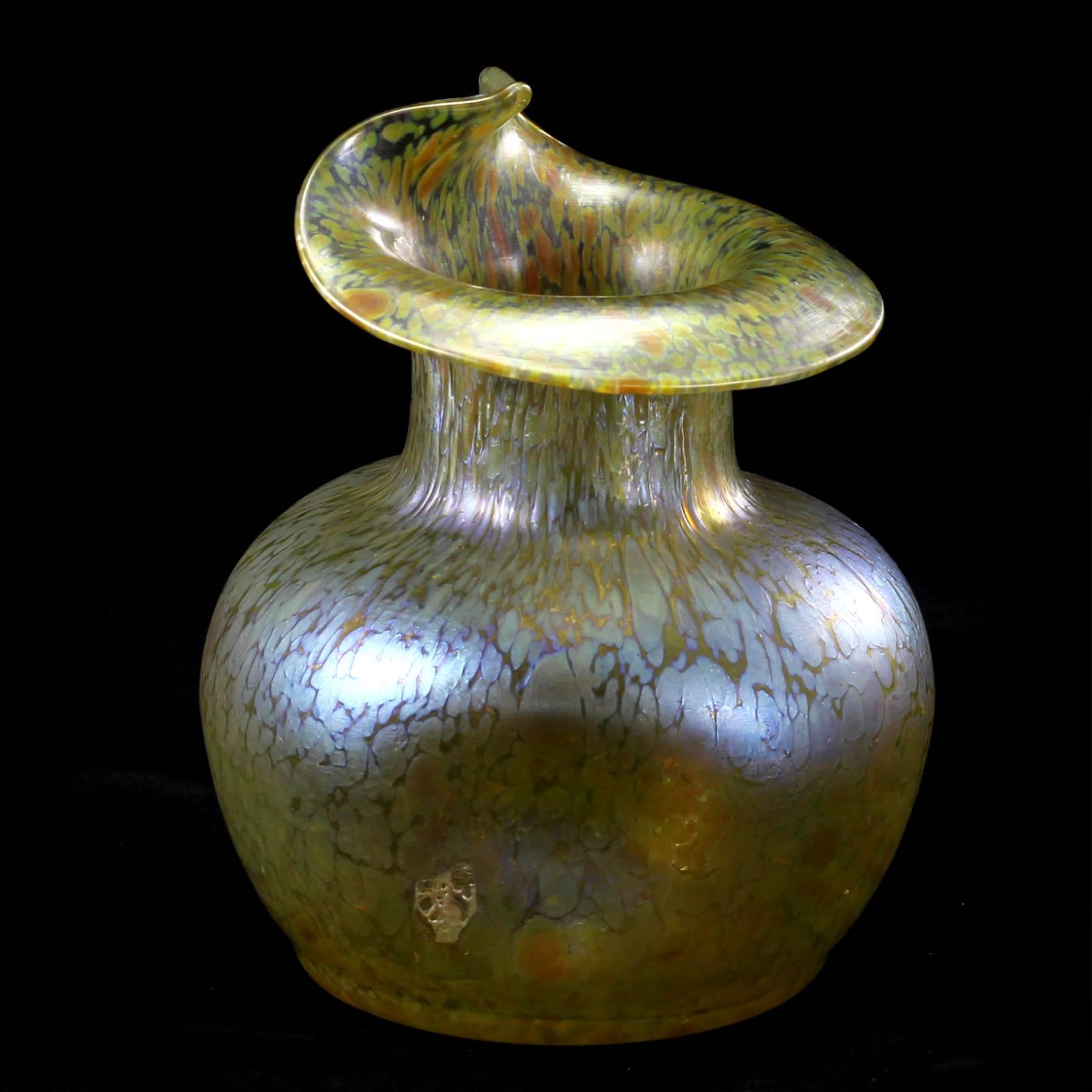 Late 19th Century Art Nouveau Bohemian Glass 'Papillon' Vase by Loetz For Sale 1