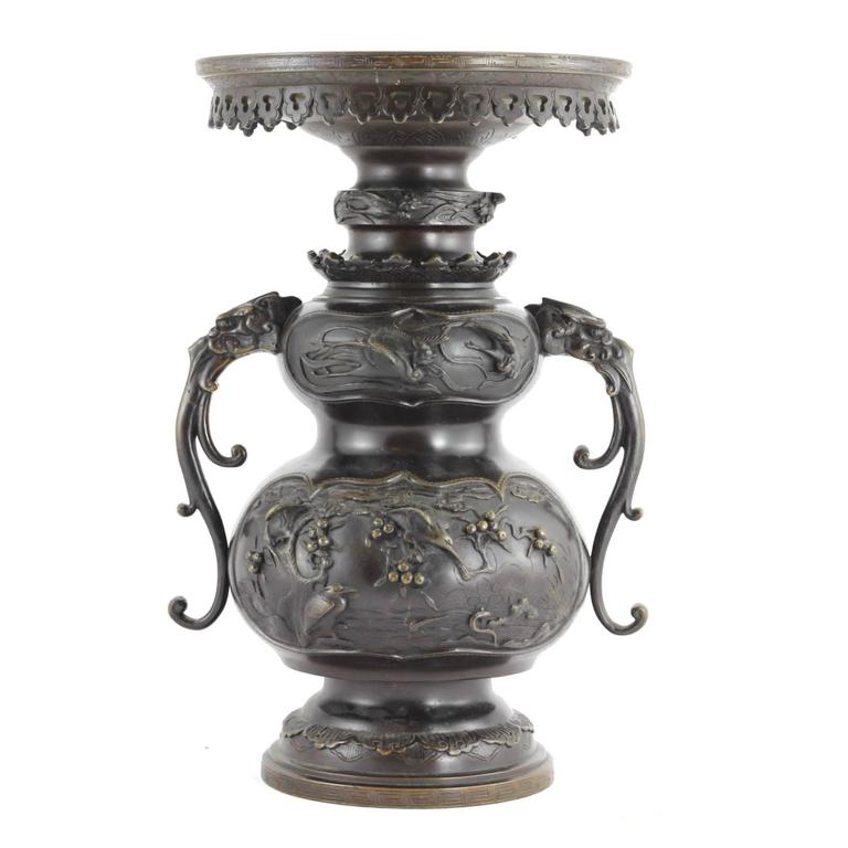 19th Century Japanese Meiji Period Bronze Urn For Sale at 1stDibs