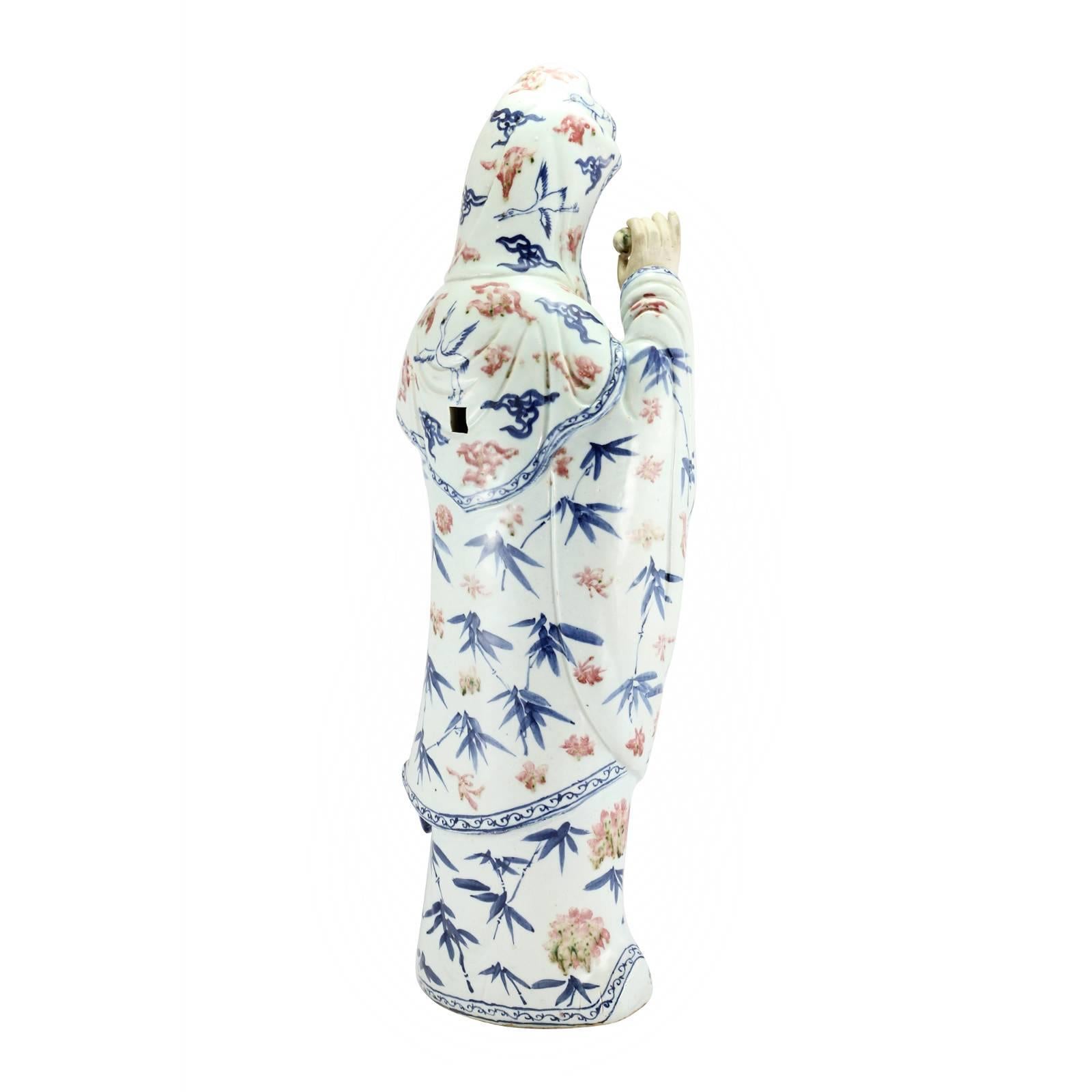 Early 20th Century Chinese Porcelain Guanyin In Excellent Condition In Brisbane, Queensland