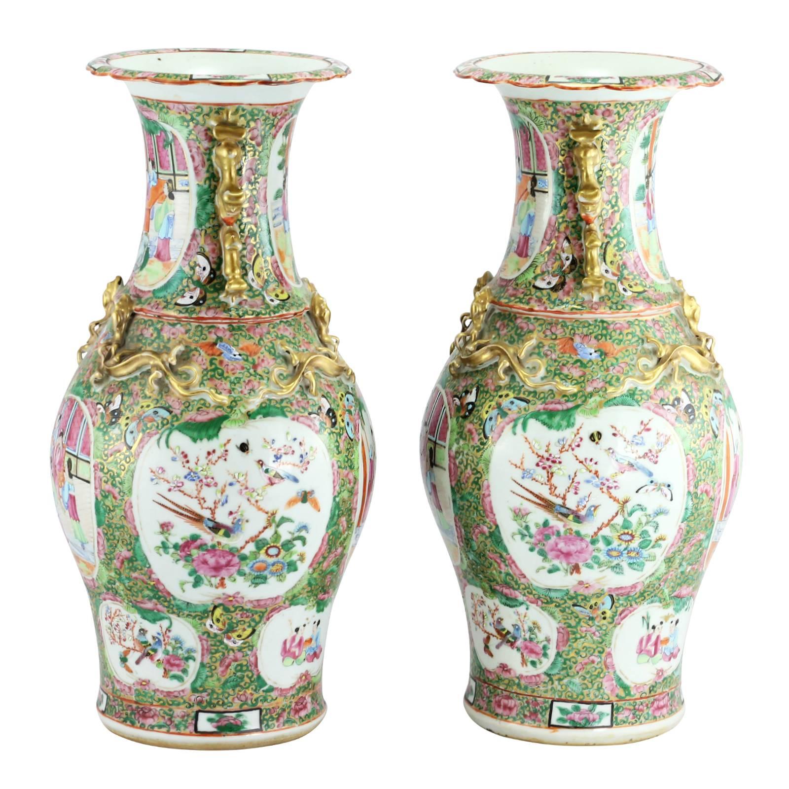 Pair of 19th Century Chinese Qing Dynasty Famille Rose Vases In Excellent Condition In Brisbane, Queensland