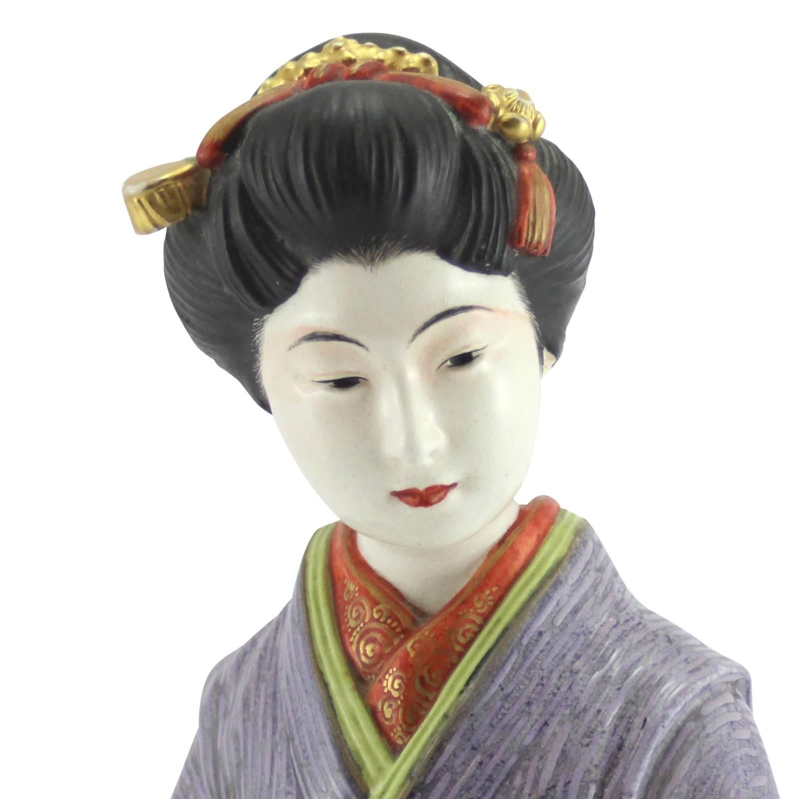 Important Hand-Painted Japanese Meiji Porcelain Geisha by Kinkozan Sobei For Sale 4