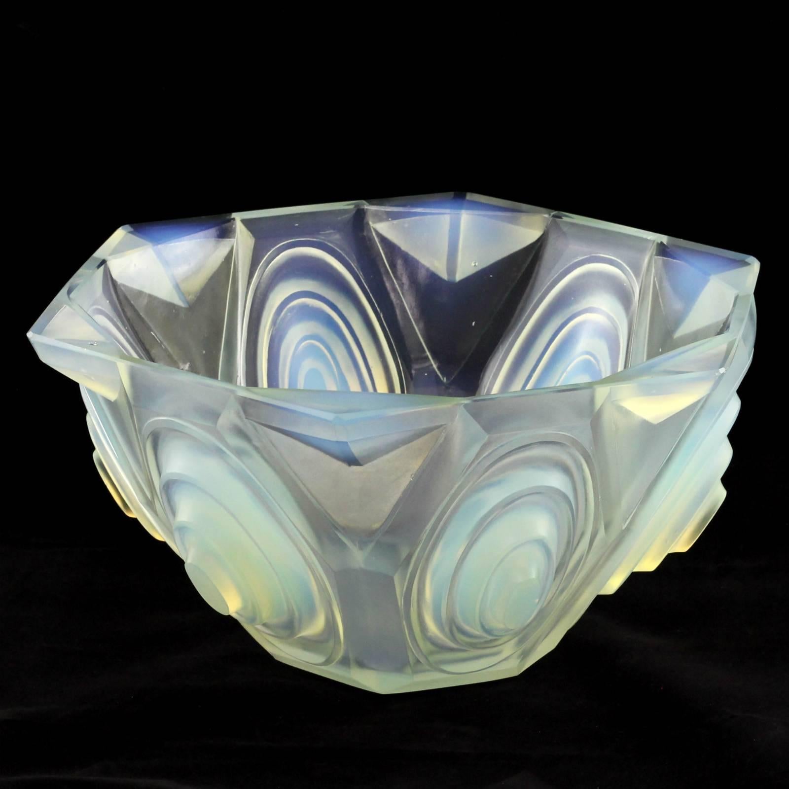 Mid-20th Century Large 20th Century Art Deco French Opalescent Glass Bowl by Sabino