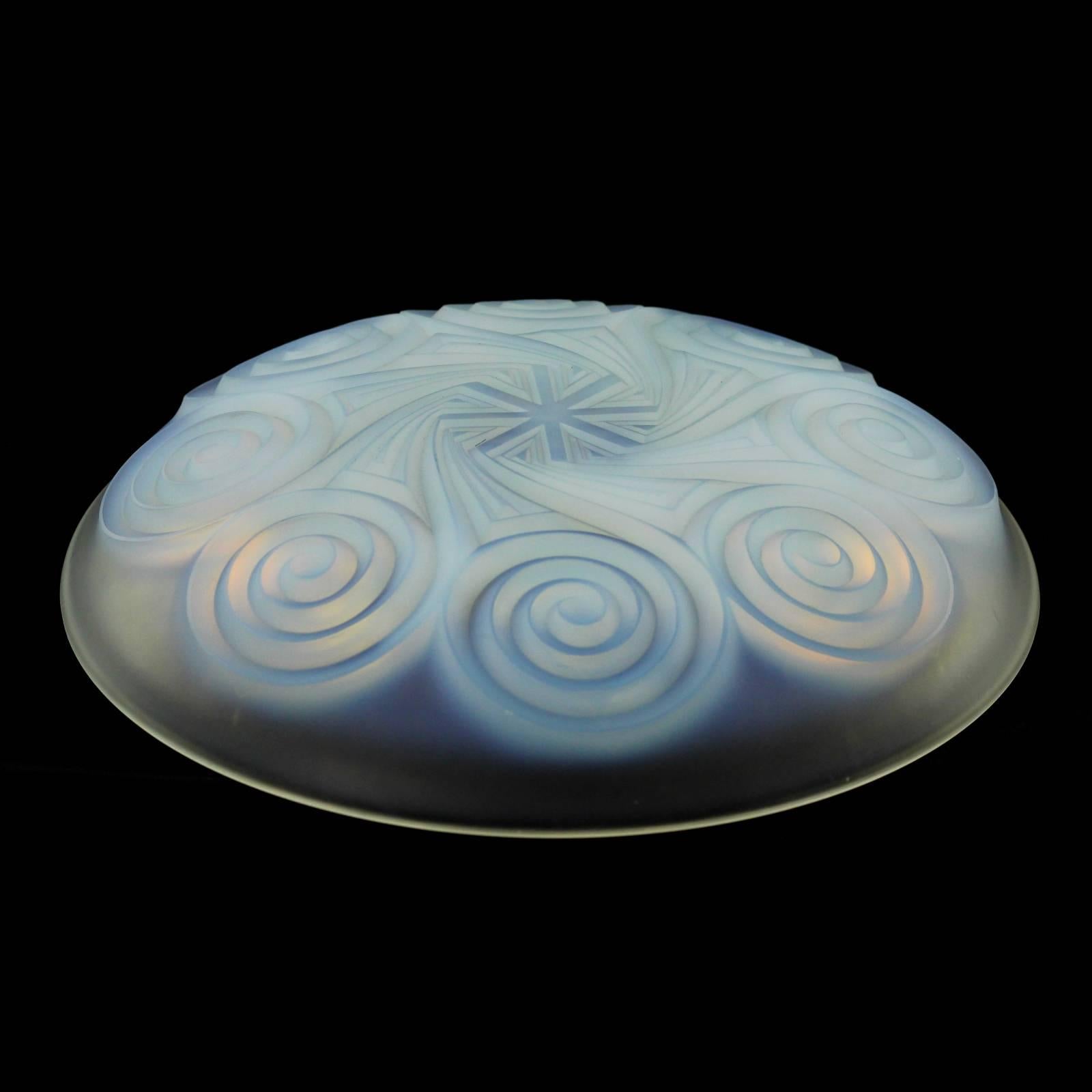 Cast Large 20th Century Art Deco Opalescent Glass Bowl with Swirl Pattern by Etling For Sale