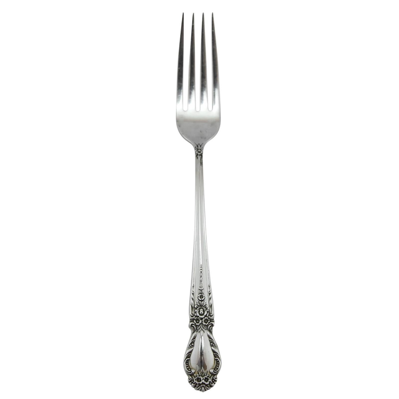 A 69 piece sterling silver flatware set by the International Silver Company, in the ‘Brocade’ pattern. A beautiful Mid-Century style pattern, Brocade is a decorative floral style pattern with elegant detailing. A six-piece settling for 12