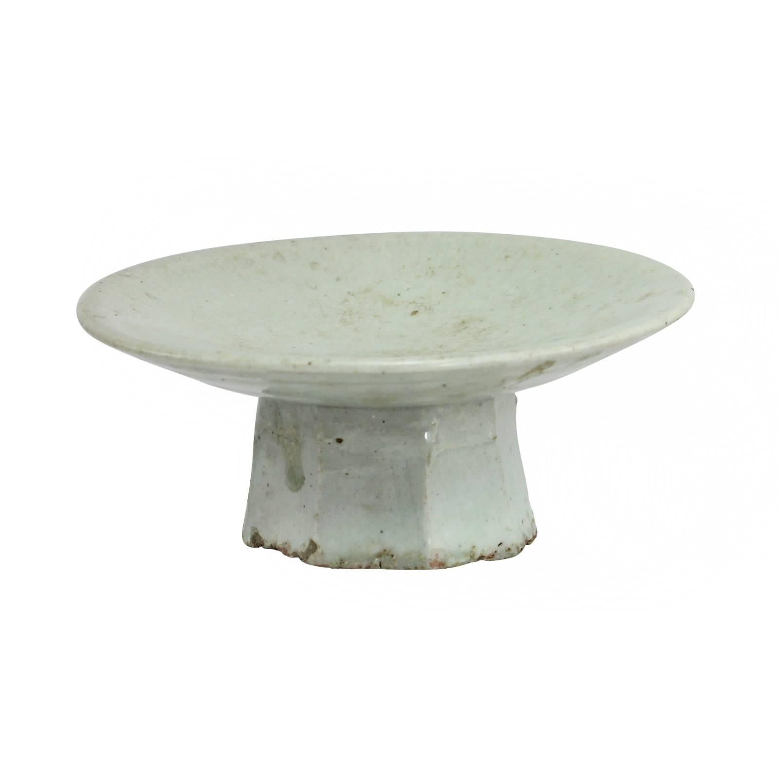 18th Century and Earlier Korean Joseon Dynasty Octagonal Footed Dish For Sale