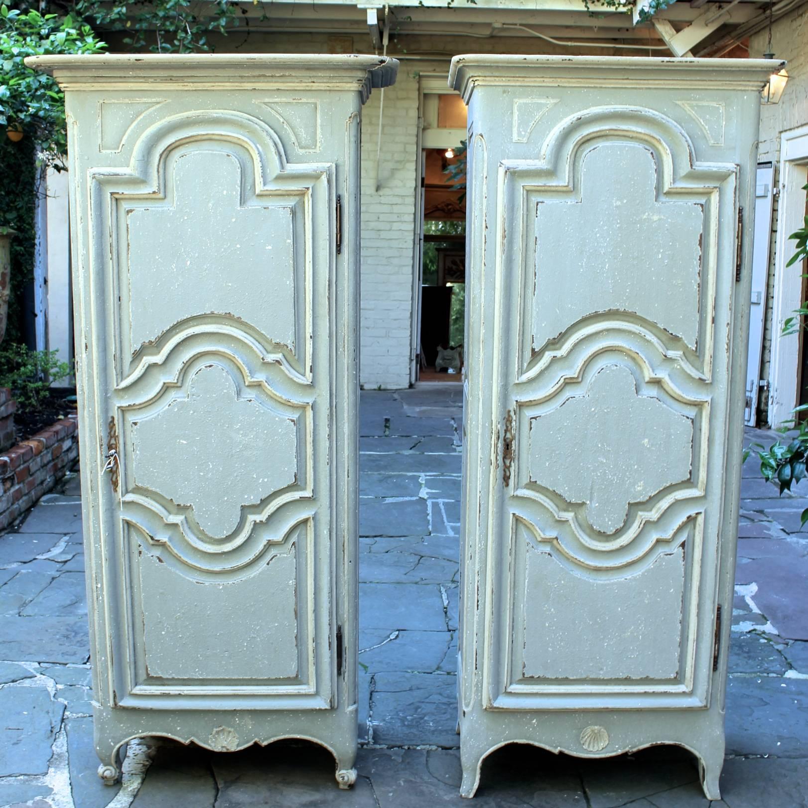 Hand-Carved Complementary Pair of Antique French 18th Century Regence Bonnetieres For Sale