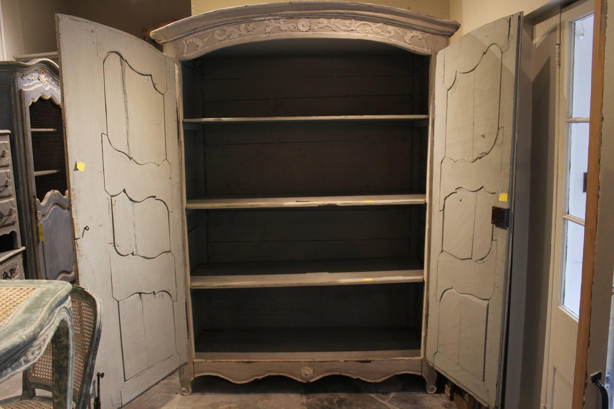 Antique French 18th Century Louis XV Armoire with Rare Curved Top In Good Condition For Sale In New Orleans, LA