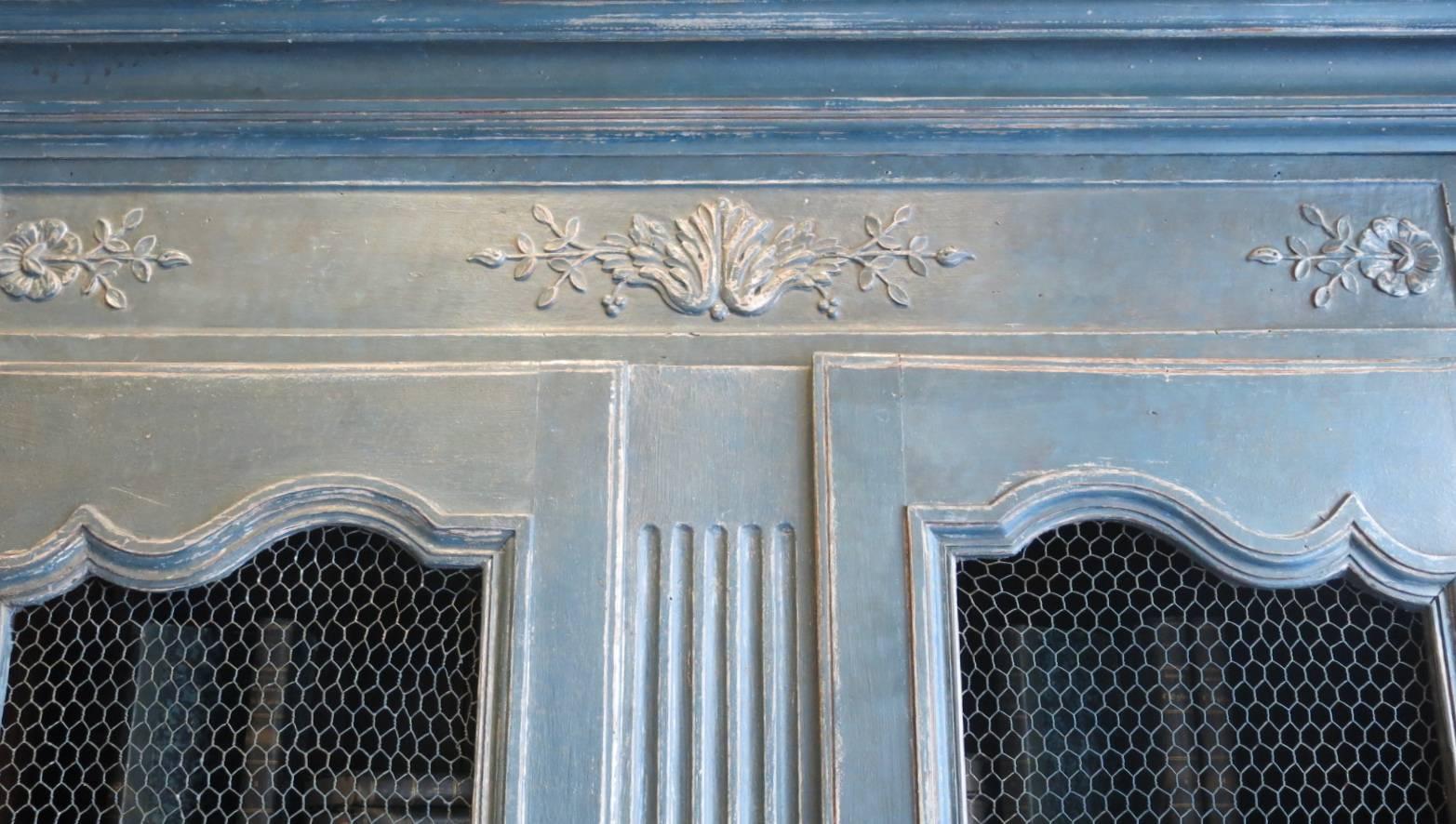 Most extremely rare antique French Louis XV Bibliothèque
end of the 18th century-beginning of 19th century.
Original pewter hardware
French paint in deep French blue
extremely rare detailed carvings
Provence.