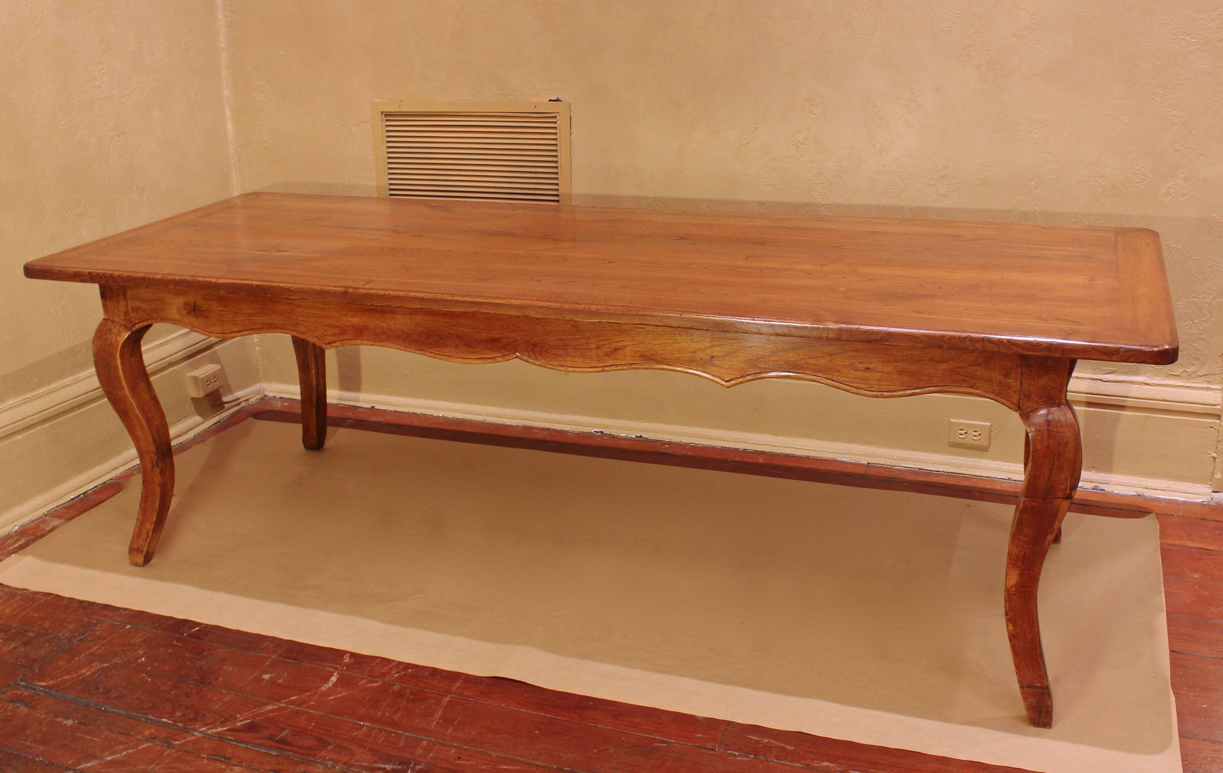 Antique French 19th century grand Louis XV style chestnut dining table with curved legs.