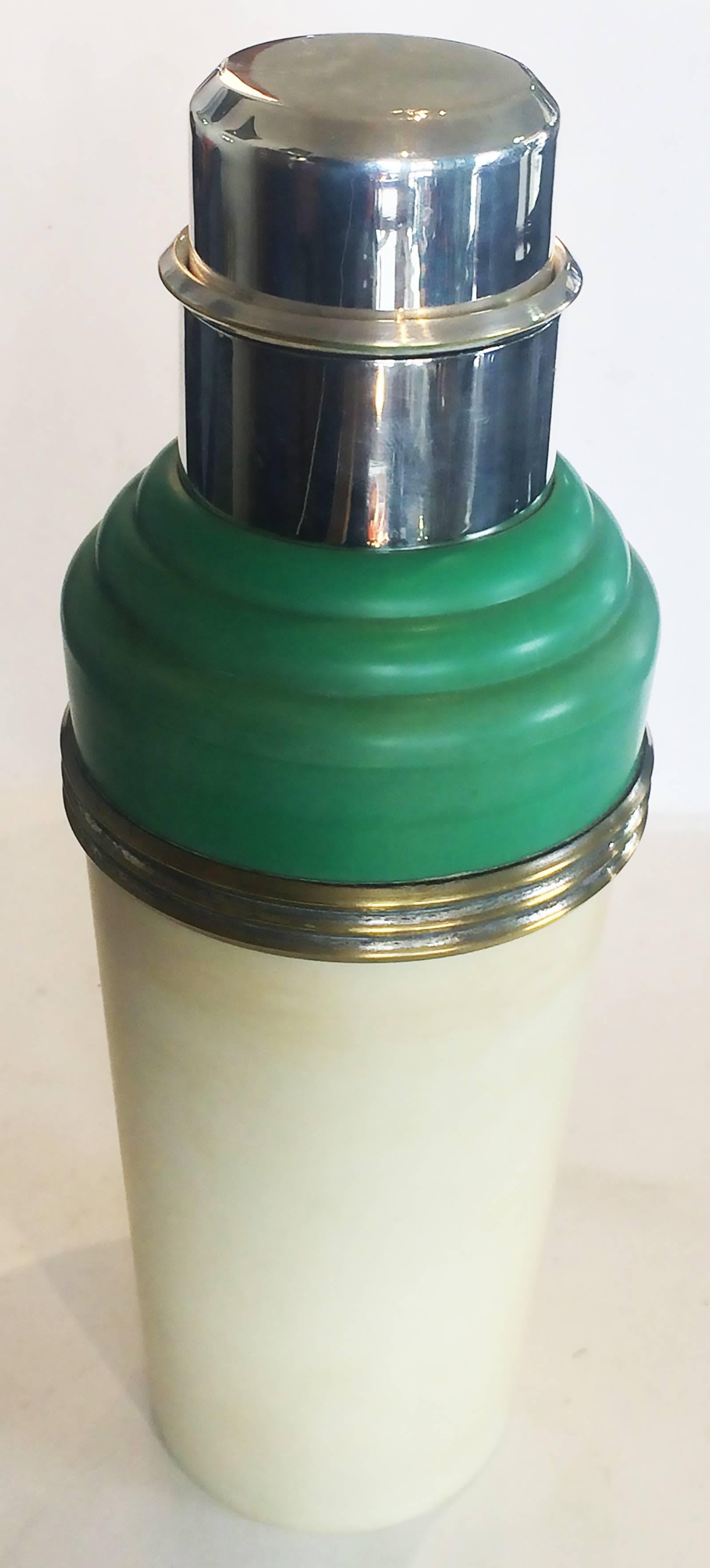 Art Deco the Master Incolor Green White Bakelite Recipe Cocktail Martini Shaker In Excellent Condition In Daylesford, Victoria