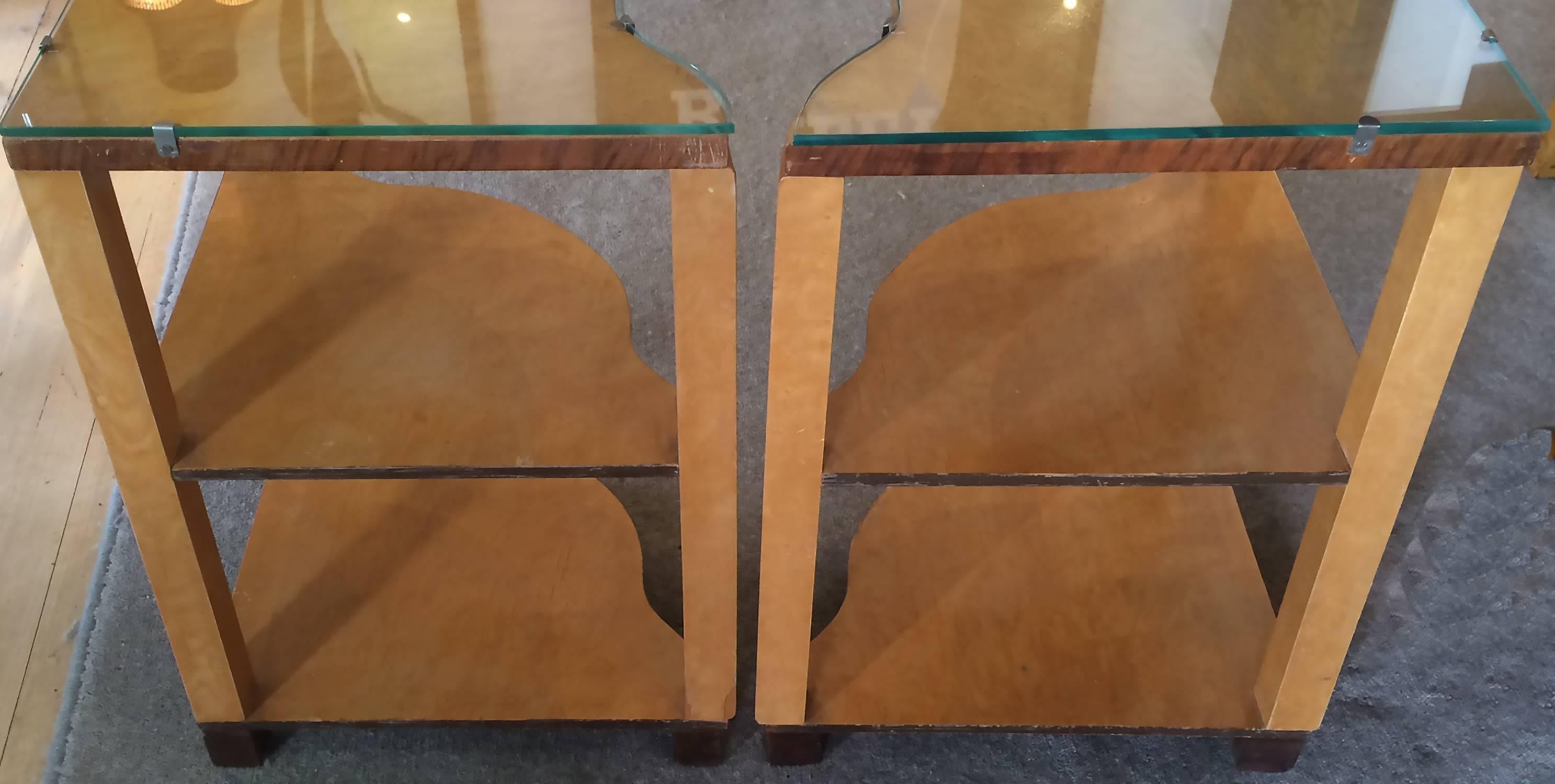 Pair of English Art Deco European Birch Bedside or Sofa Tables In Excellent Condition In Daylesford, Victoria
