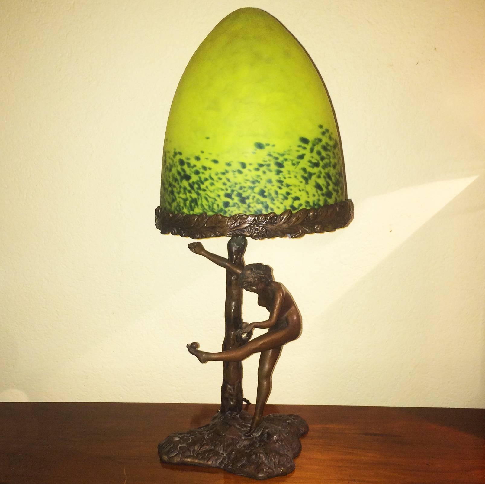 Art Deco Nude Bronze Lamp by Schmidt Kestner with a Pate de Verre Shade In Excellent Condition In Daylesford, Victoria