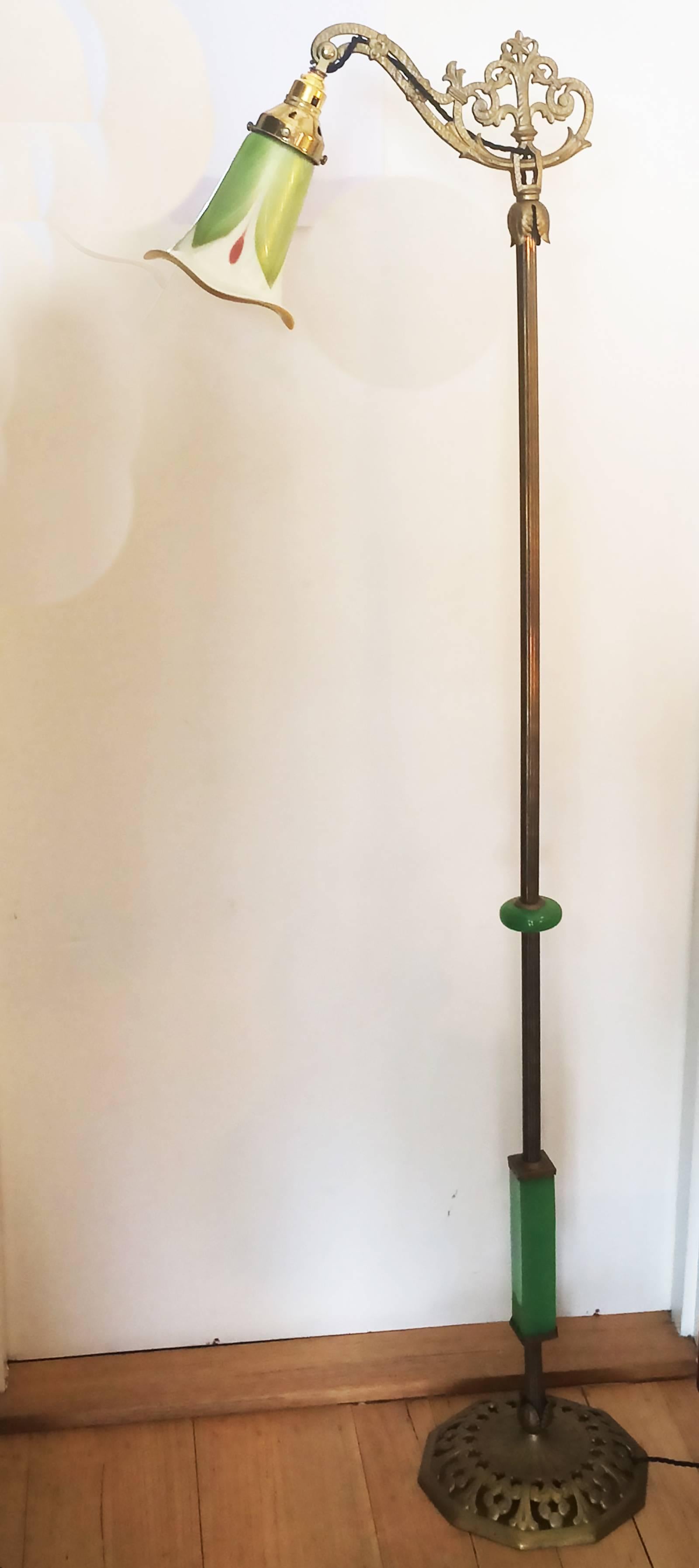 Art Nouveau American Bridge Floor Standard Lamp with Pulled Feather Shade In Excellent Condition In Daylesford, Victoria