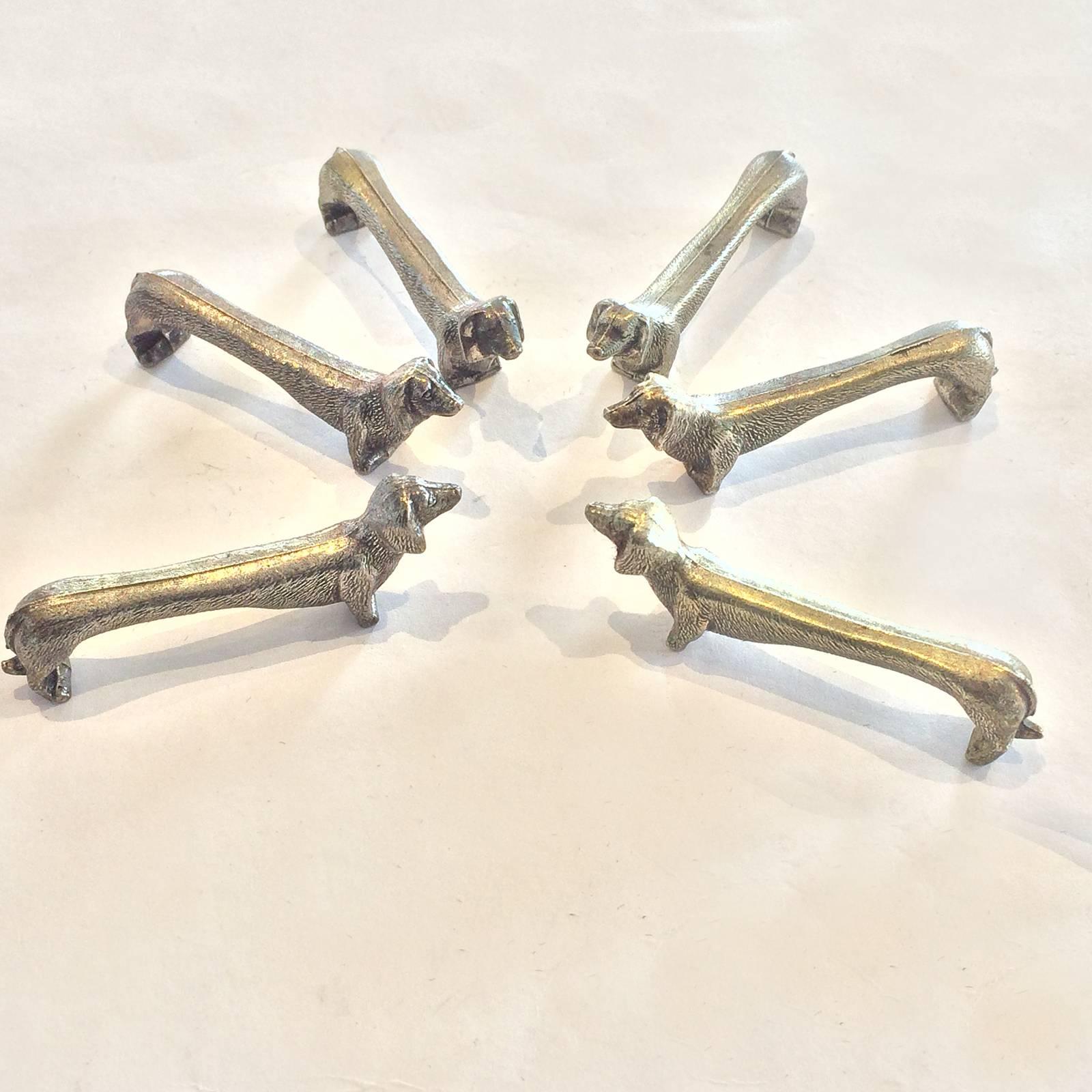 Art Deco French set of six knife rests in form of Long Haired Dachshunds, in nickel. All in fine detail and all in excellent condition with soft aged patina, no damage, no repairs or loses. Dimensions are approximate: 6cm long x 2cm high x 8mm deep.