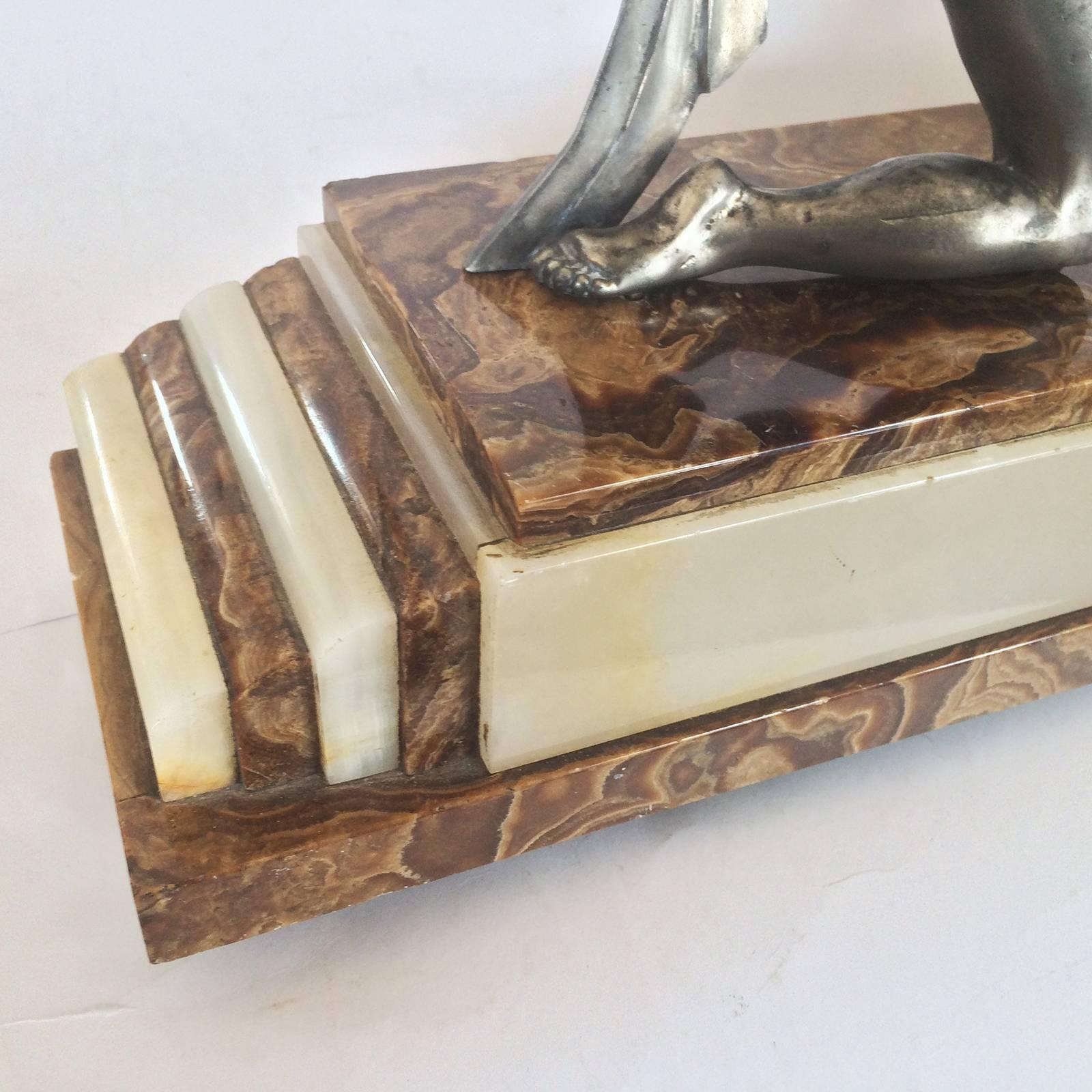 Mid-20th Century Art Deco French Egyptian Revival Lamp on Agate and Alabaster Base For Sale