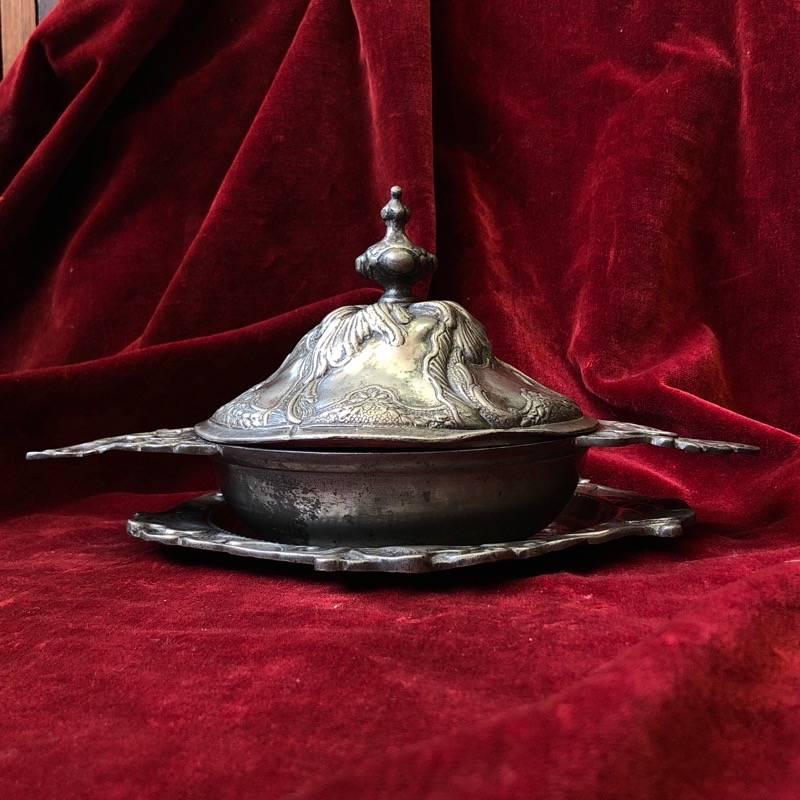 Polish Pewter Rococo Form Covered Bowl and Stand, Early 18th Century For Sale 1