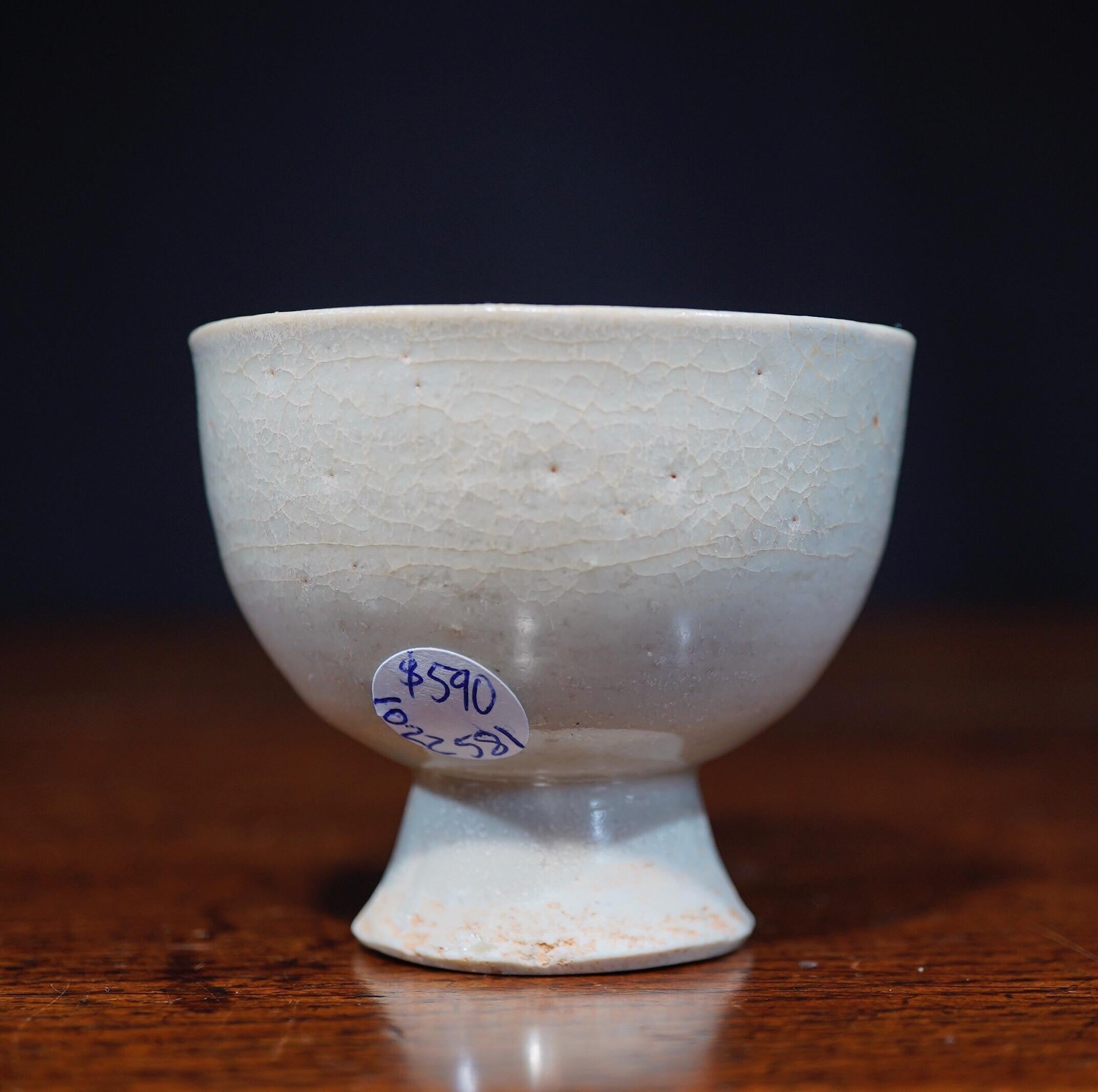 Chinese Celadon Glaze Stem Cup, Yan Dynasty, 14th Century In Good Condition In Geelong, Victoria