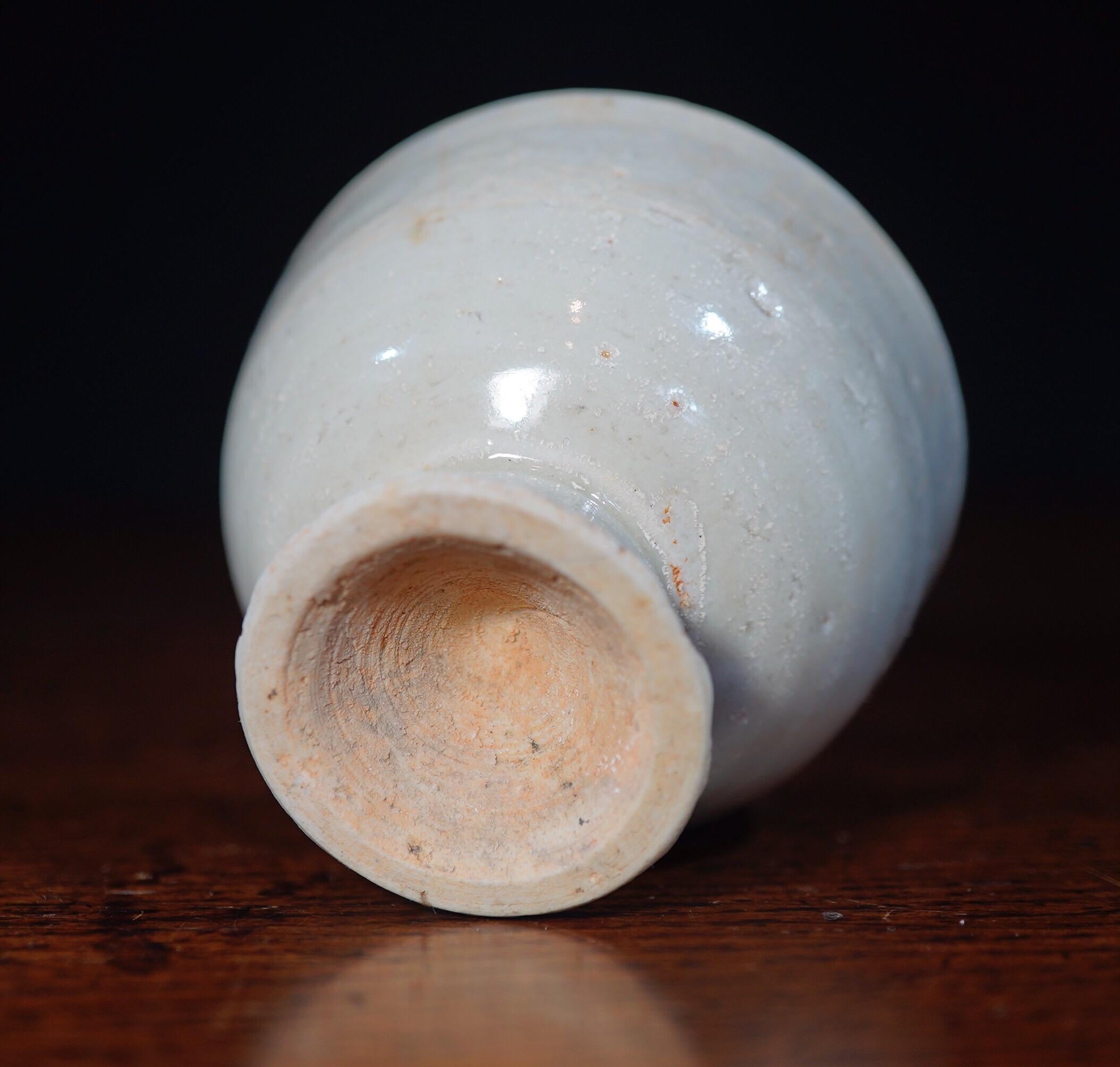 Chinese Celadon Glaze Stem Cup, Yan Dynasty, 14th Century 2