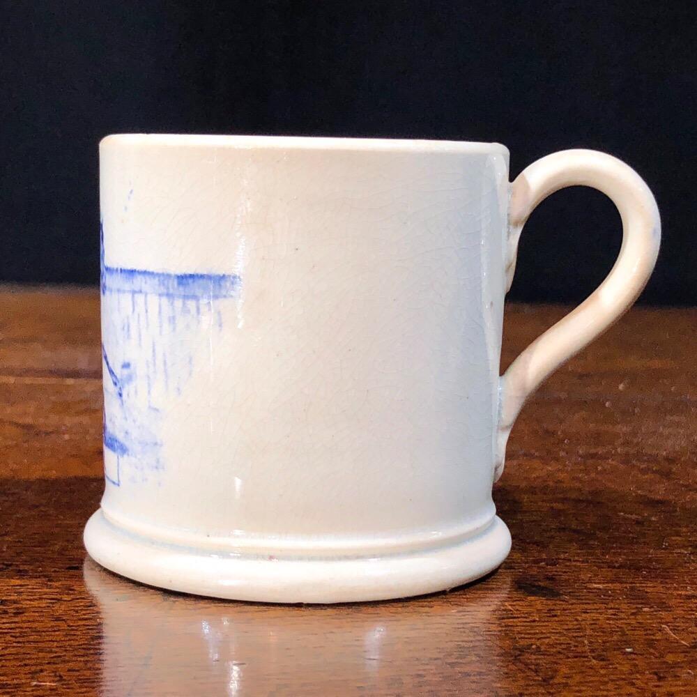 Anglais Tasse pour enfant en poterie du Staffordshire, JOLLY SAILOR, datant d'environ 1850 en vente