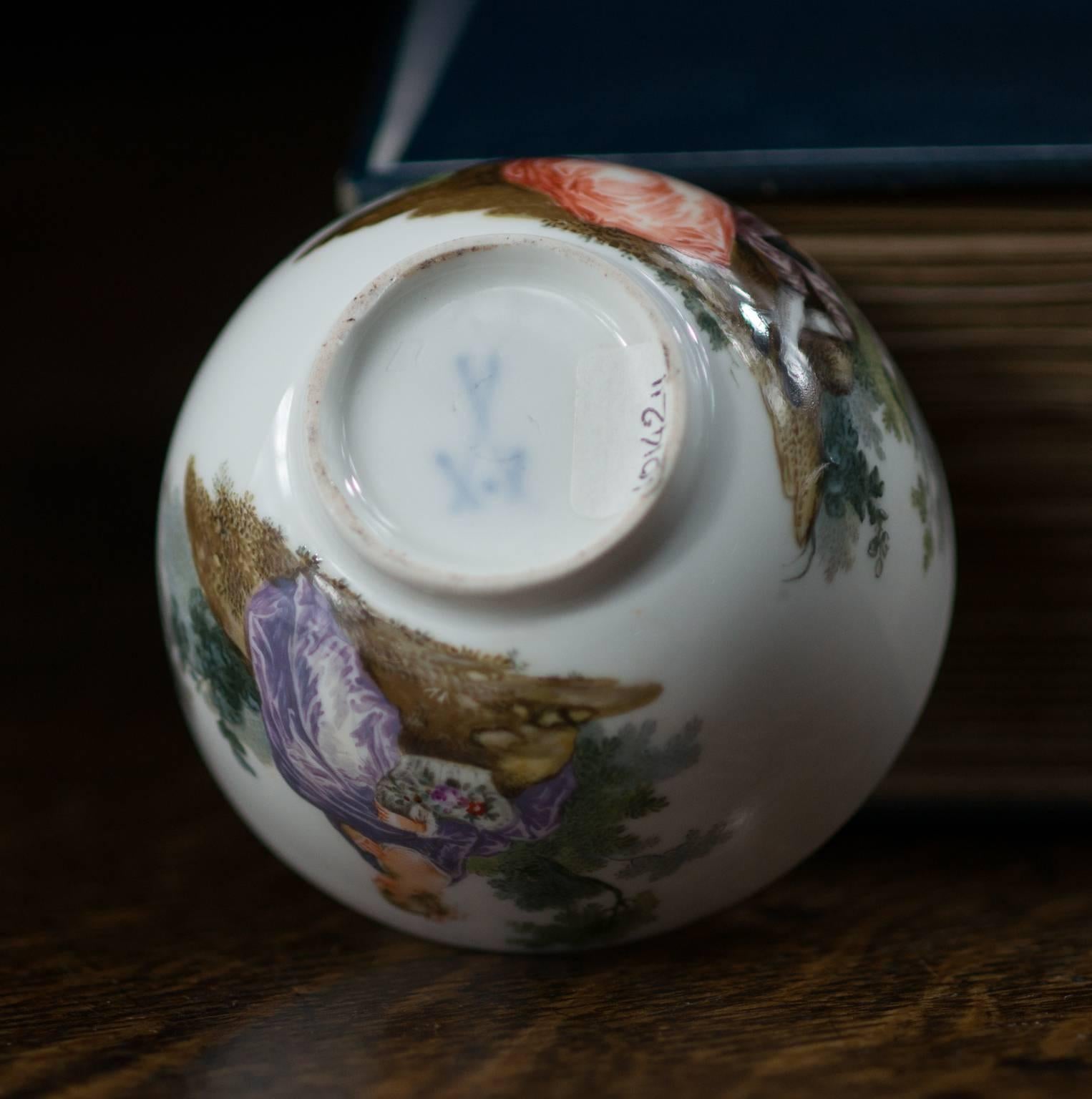 Porcelain Meissen Teabowl and Saucer, Watteauesque Scenes, circa 1770 For Sale