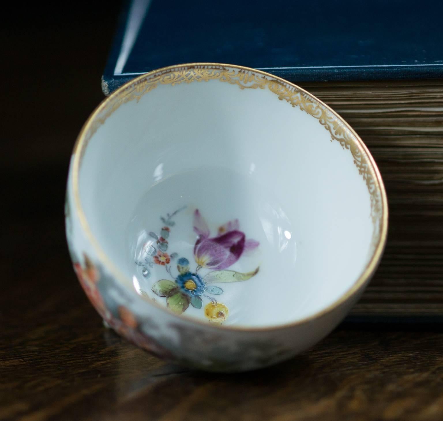 Meissen Teabowl and Saucer, Watteauesque Scenes, circa 1770 For Sale 3