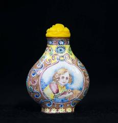 Chinese Canton Enamel Snuff Bottle, European Subject, Qianlong Late 18th Century