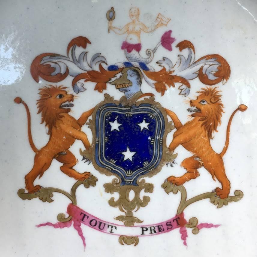 English porcelain octagonal plate, a replacement piece for a Chinese Export service of the 1750s, with large central armorial, the arms of Murray & Motto Tout Prest (Quite Ready), within gilt chain border, the rim with Chinese Export flower