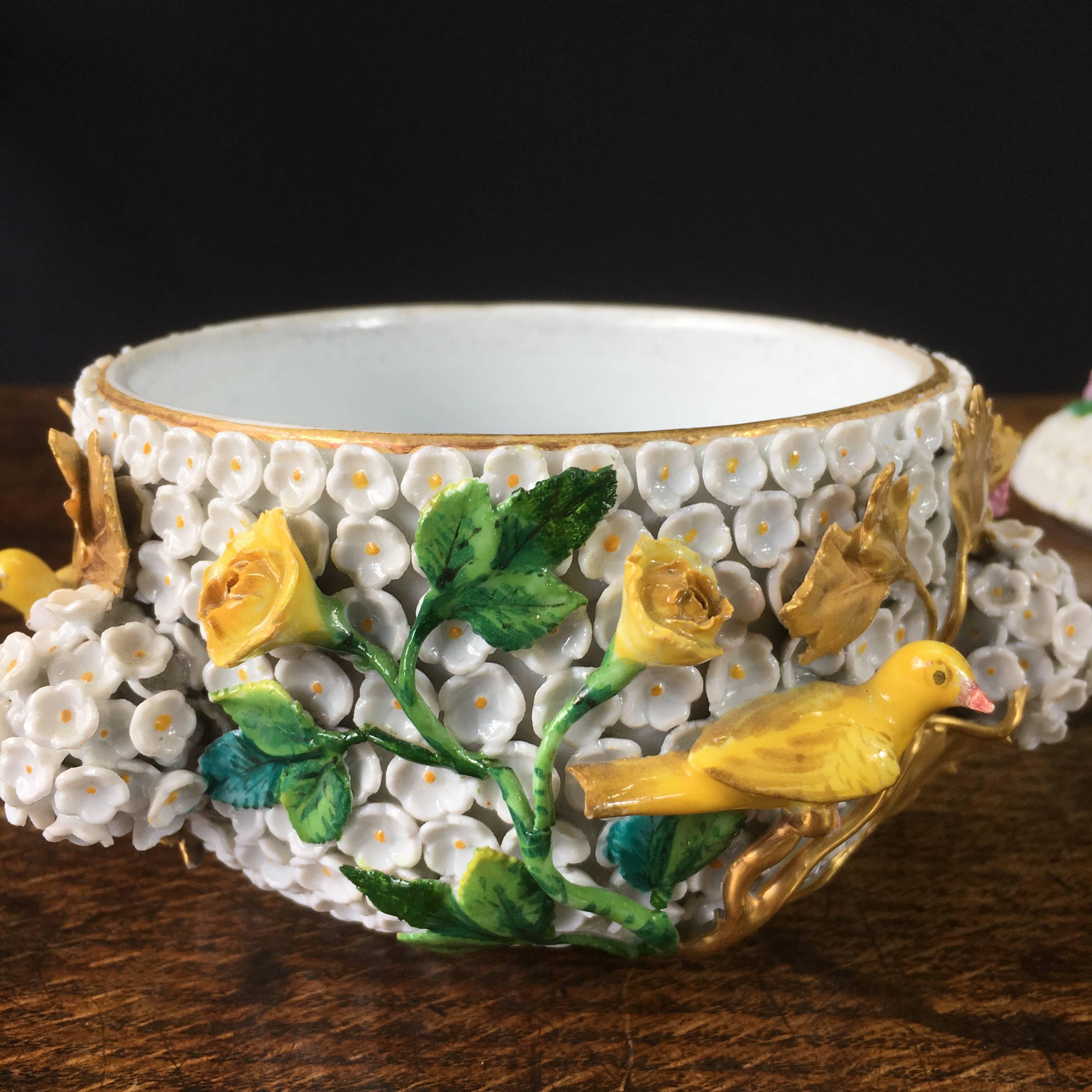 Meissen ‘Schneeballen’ (Snowball) Covered Bowl & Stand with Canaries, circa 1850 In Good Condition In Geelong, Victoria