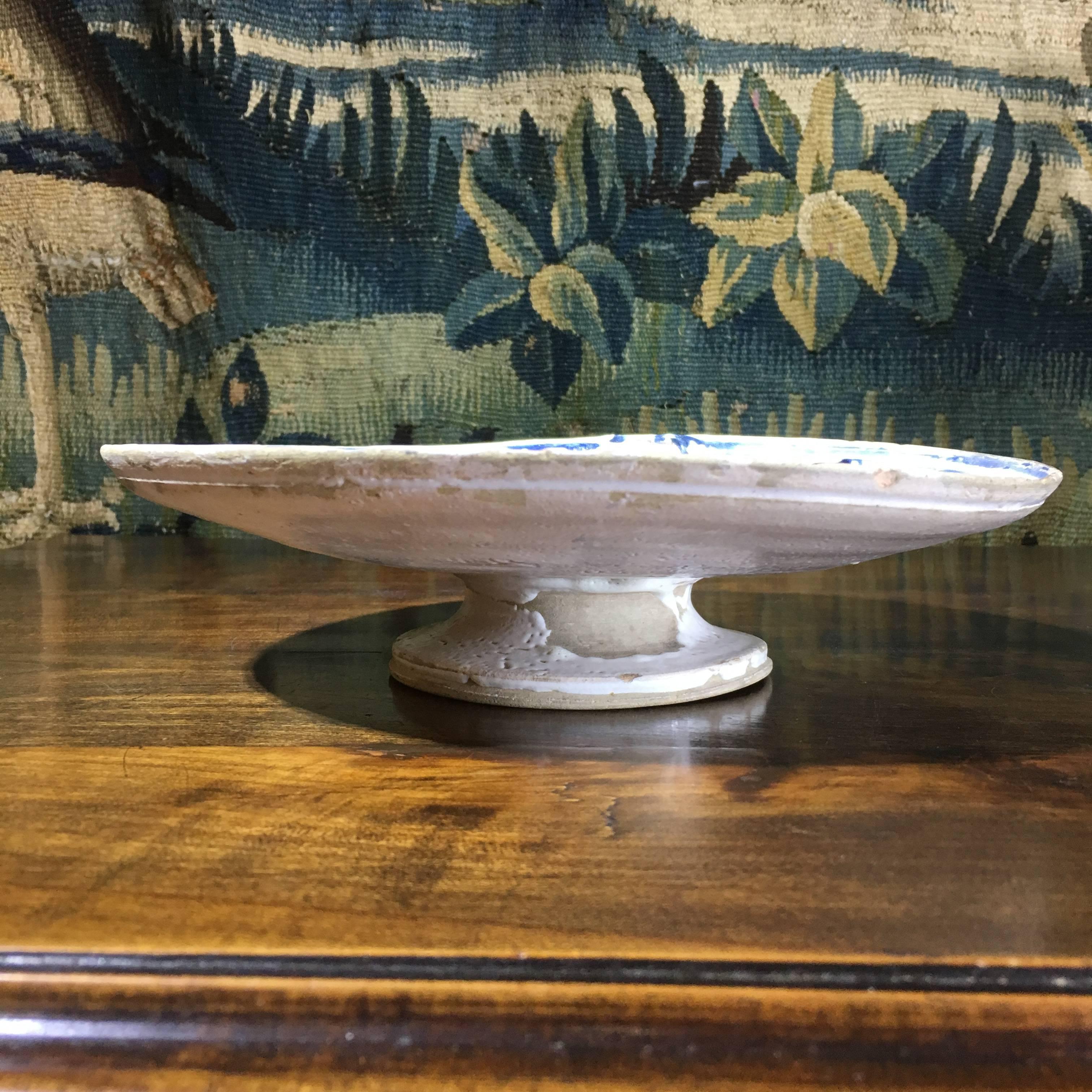 Rare Spanish Tazza, Rabbit in Foliage, 16th-17th Century For Sale 3