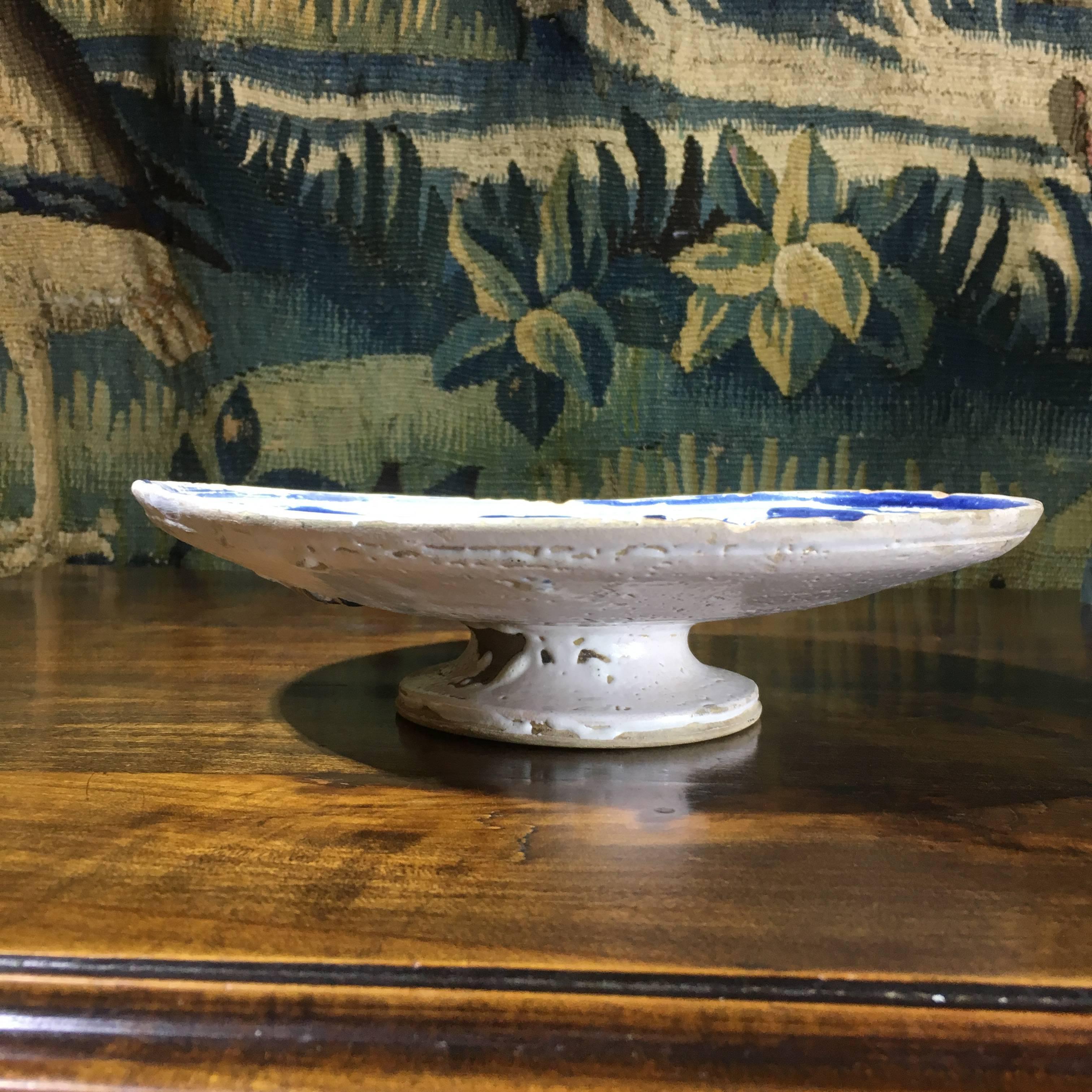 Rare Spanish Tazza, Rabbit in Foliage, 16th-17th Century For Sale 2