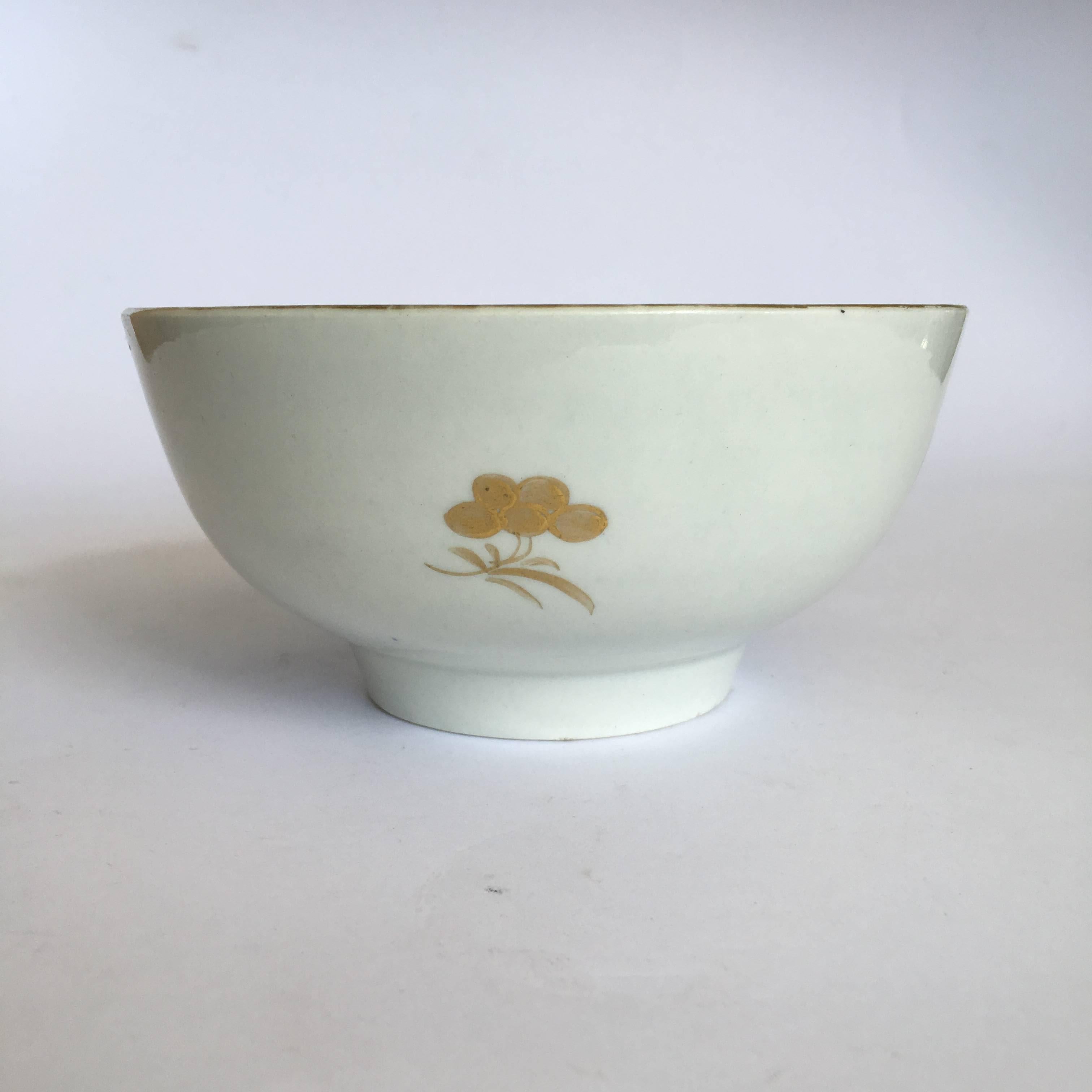 Worcester slop bowl, London decorated, probably probably Giles, circa 1775 In Good Condition For Sale In Geelong, Victoria
