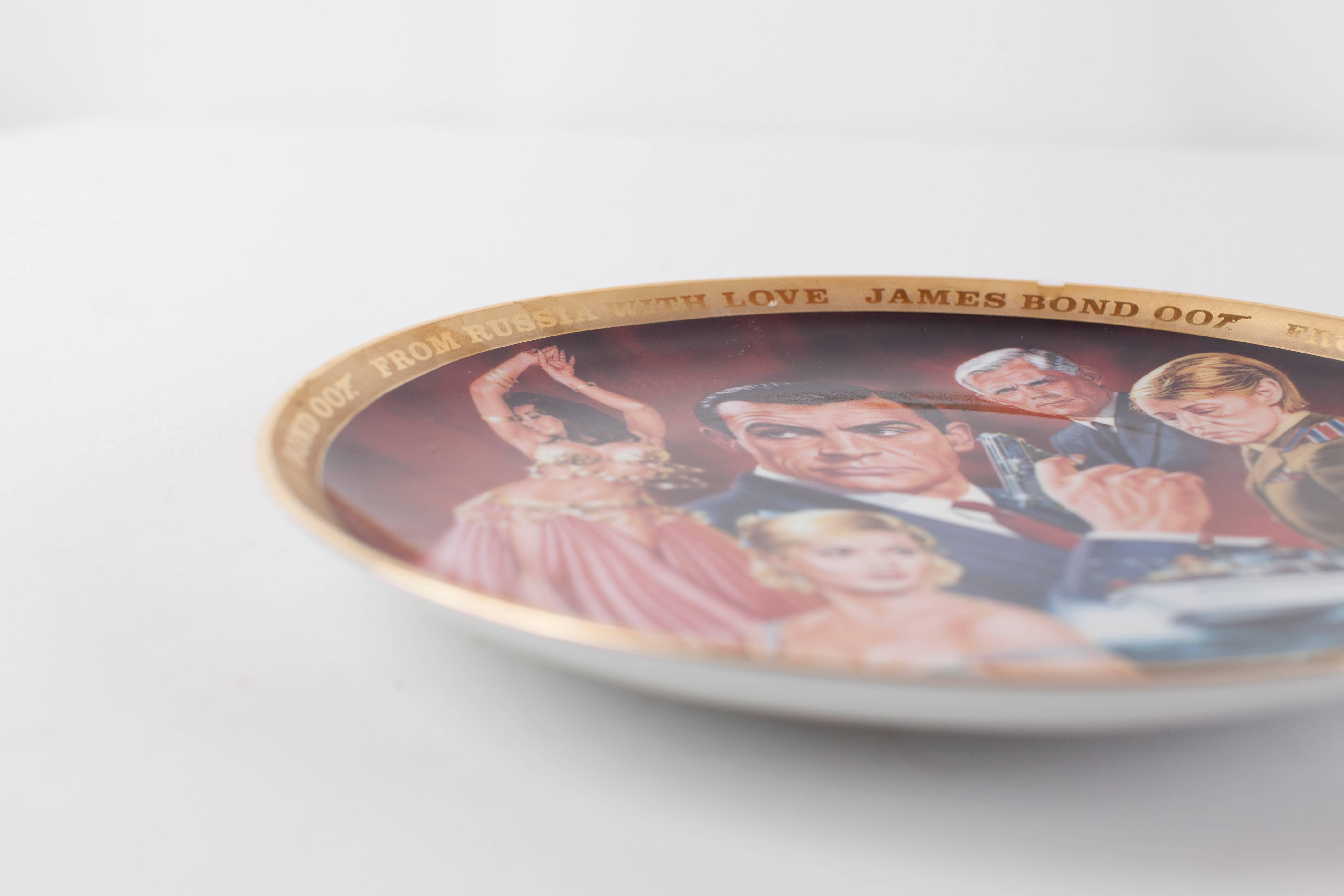 Franklin Mint Limited Edition Set of Six James Bond Plates by Dick Bobnick In Excellent Condition In Doornspijk, NL