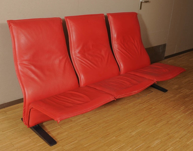 Rare Concorde Settee in a warm red leather designed by Pierre Paulin for Artifort. It has black feet.

We also have a matching Concorde Easy Chair on stock.