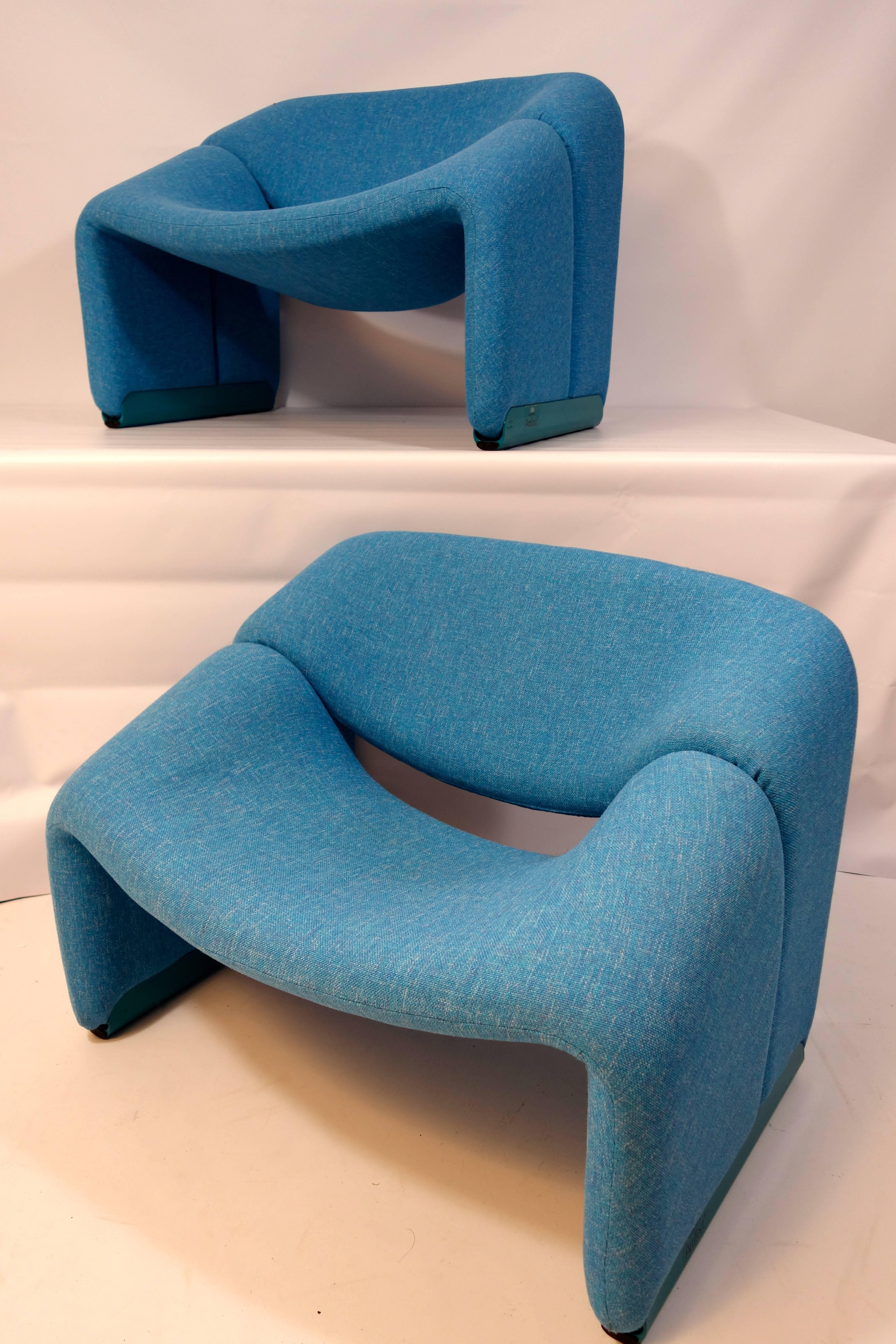 Set of two Groovy chairs designed in 1972 by Pierre Paulin for Artifort. It is one of the French designer's most striking works. Pierre Paulin is considered to be one of the greatest designers of the 20th century.

The chairs are compact but