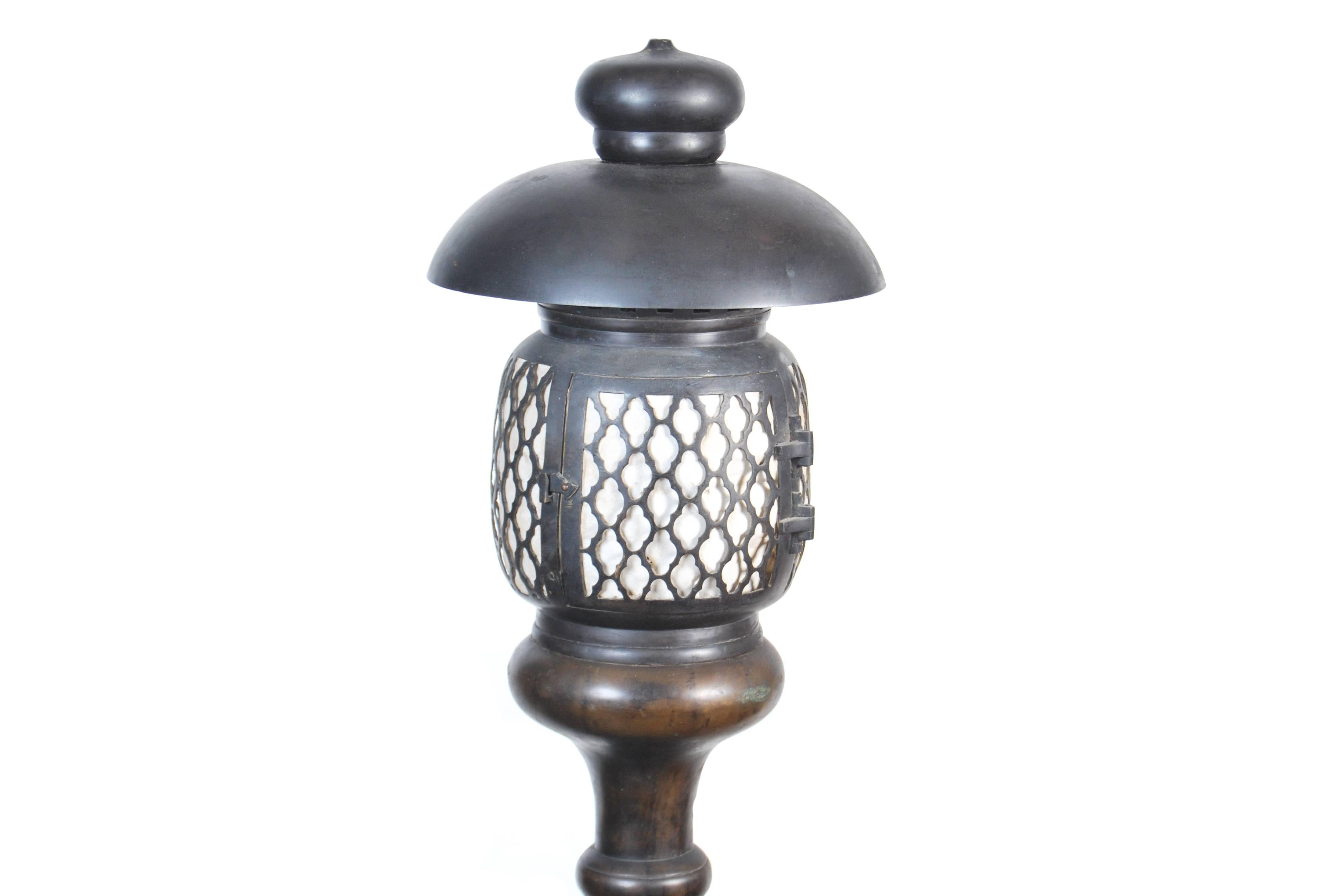 Rare Pair of Japanese Bronze Shinto Shrine Lanterns, Early 20th Century In Fair Condition In Prahran, Victoria