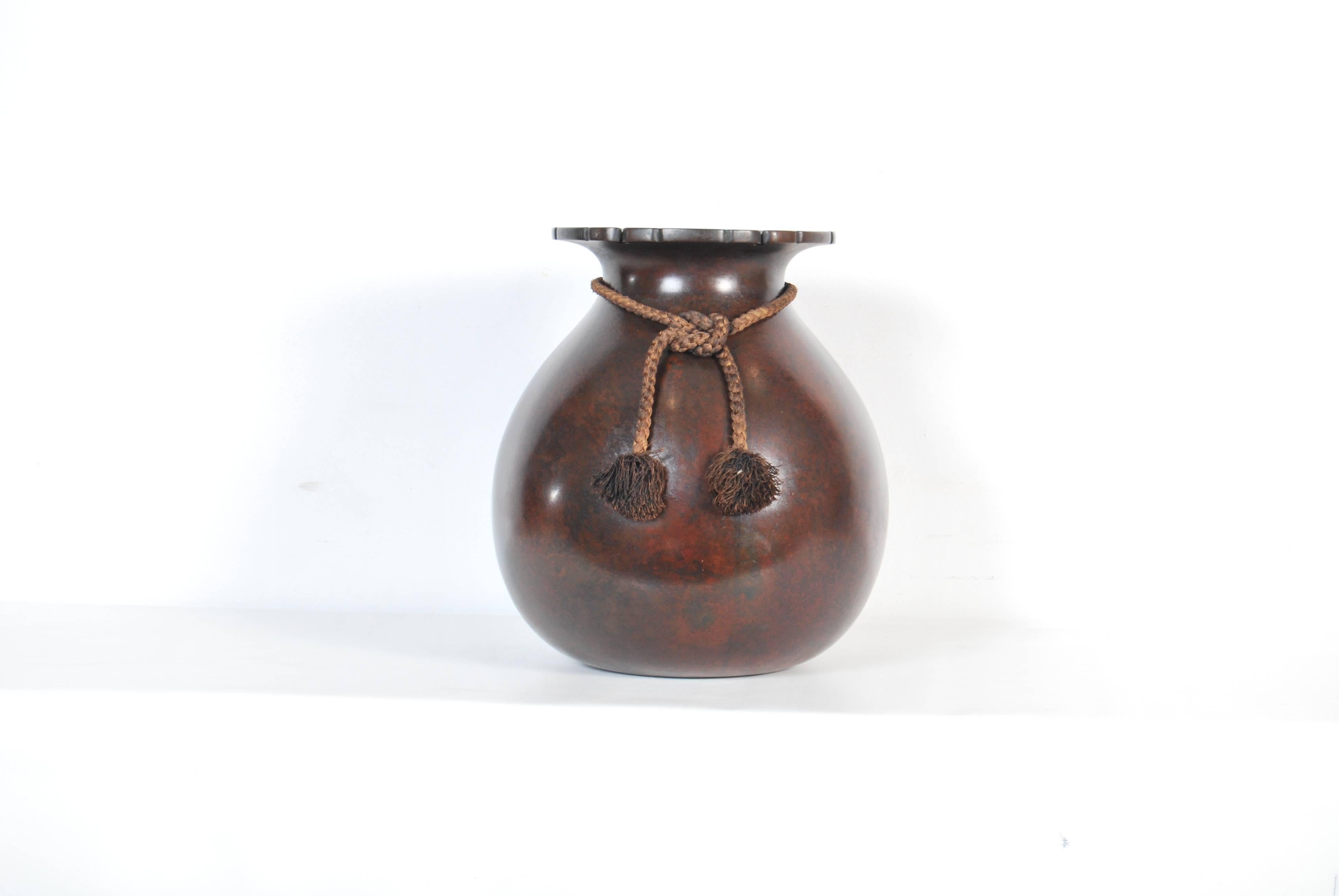 Antique Japanese Red Bronze Vase, Early 20th Century In Good Condition In Prahran, Victoria