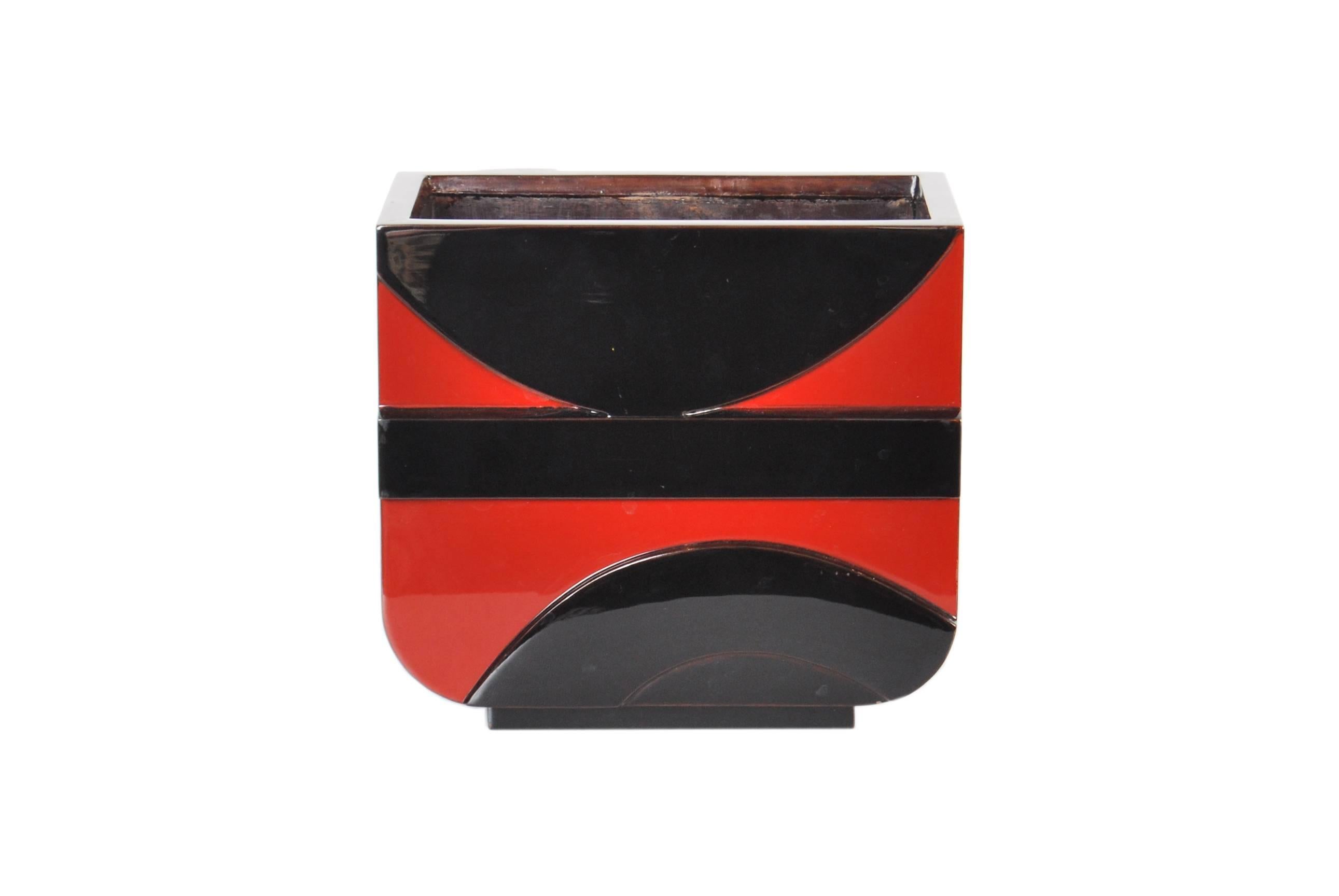 Rare high quality Japanese carved and lacquered wood vase of roughly rectangular form with a two tone red and black lacquer carved geometric design, late Showa period, circa 1960s

Fitted with a built in metal liner and signed to its base.