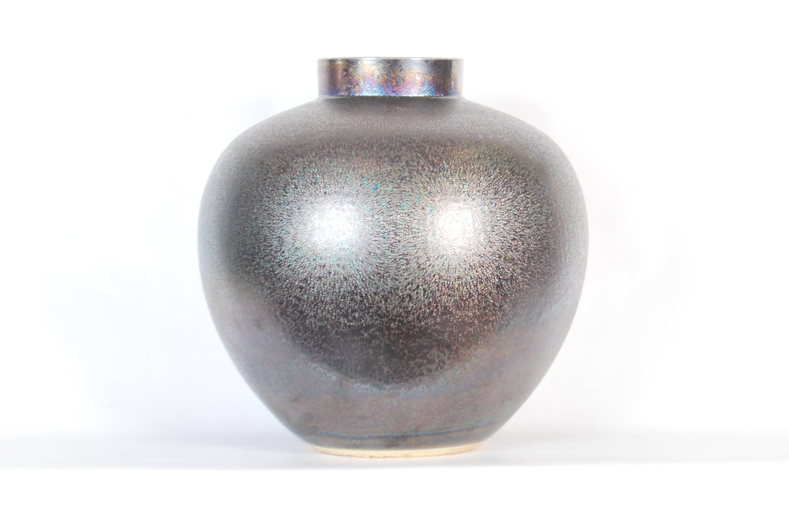 Large contemporary Japanese ceramic vase by the noted potter Yasuaki Maeda (b.1937) a regular exhibitor at the Nitten, Japan's premier art and Craft fair. 

Finished overall with a dark metallic pewter toned glaze with opalescent highlights and