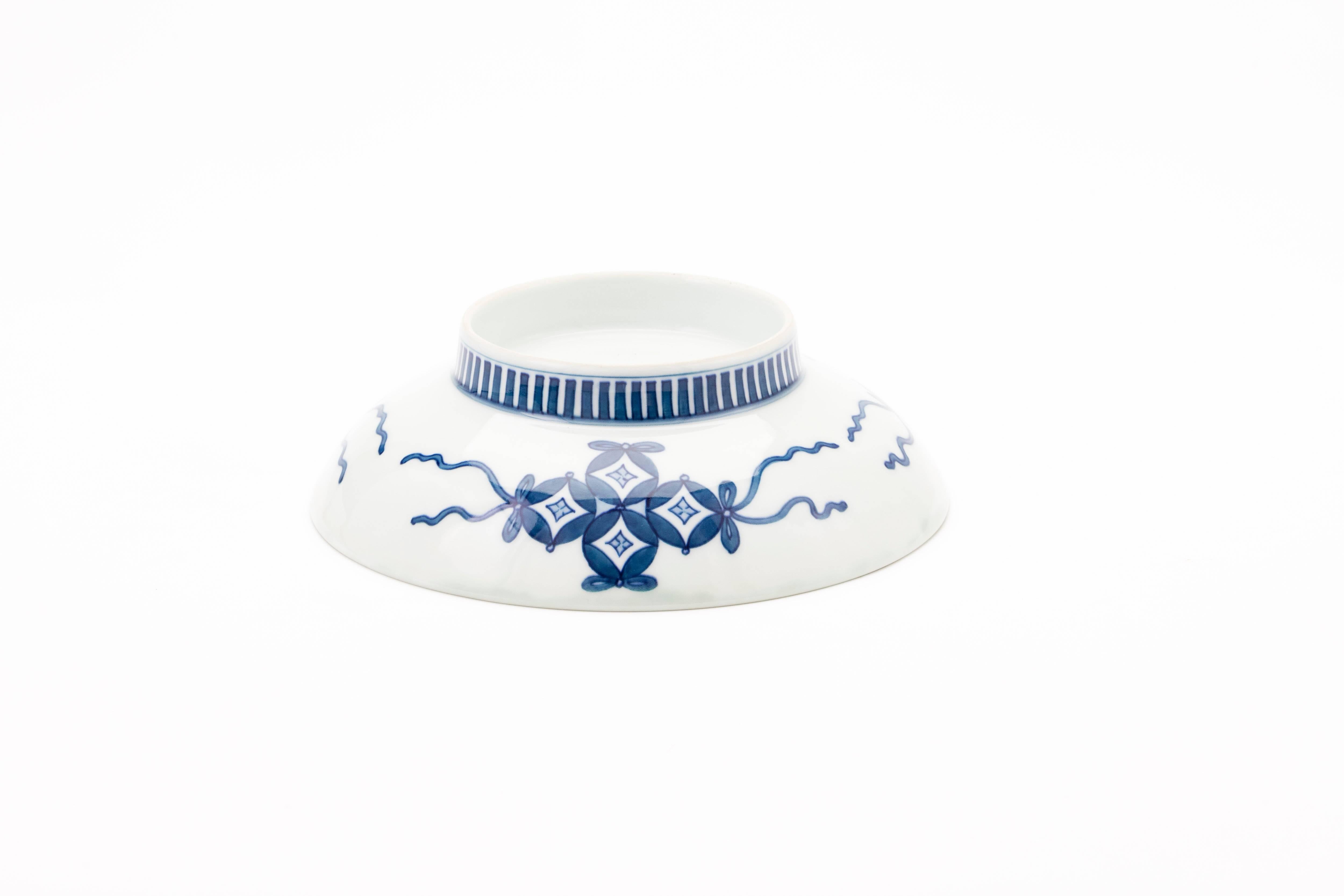 Contemporary Japanese Nabeshima Porcelain Plate with Stylized Crane Design In Excellent Condition In Prahran, Victoria