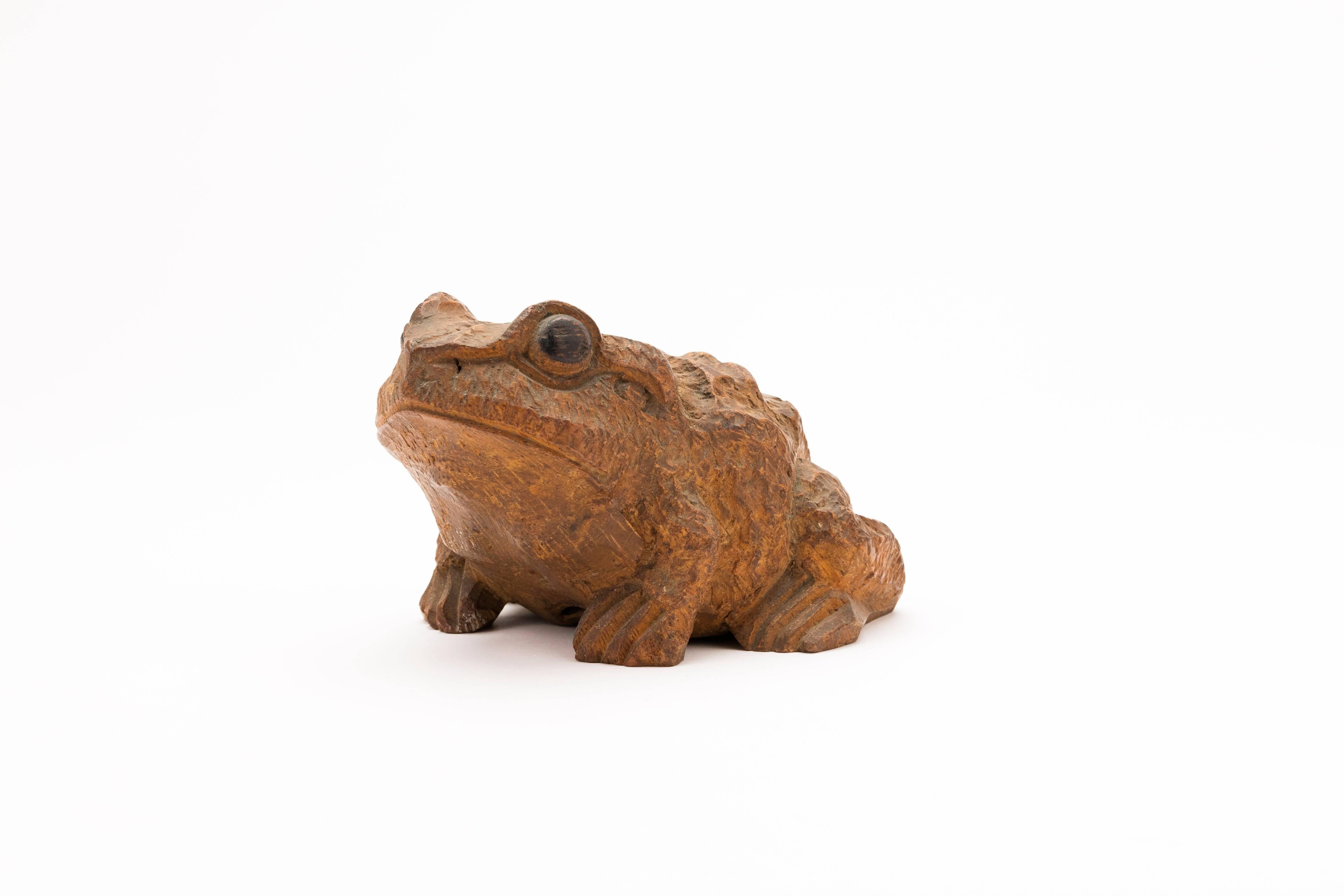 Antique Japanese Carved Bamboo Toad, 19th Century In Good Condition In Prahran, Victoria