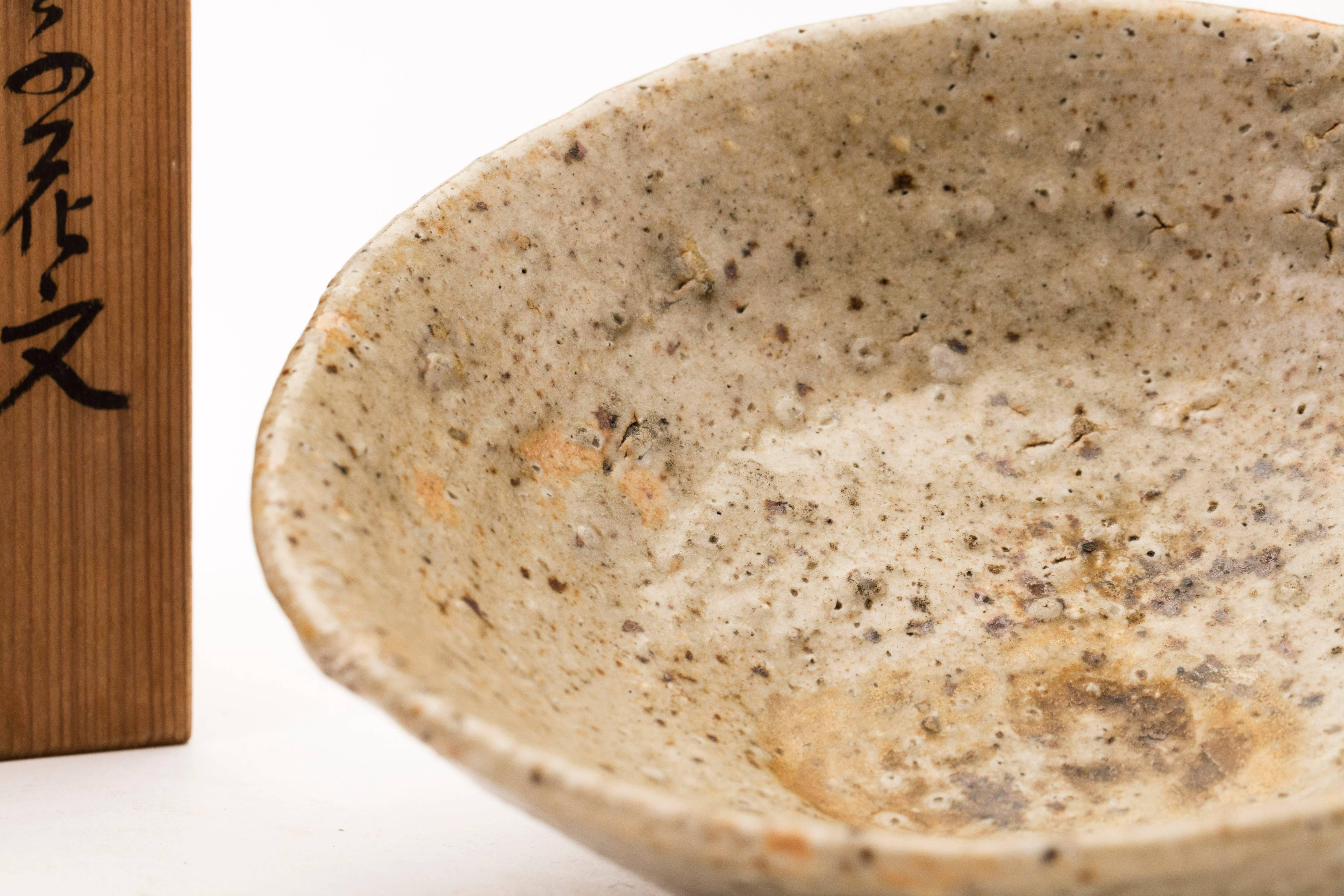 Japanese Karatsu Pottery Tea Bowl, Showa Period In Excellent Condition In Prahran, Victoria